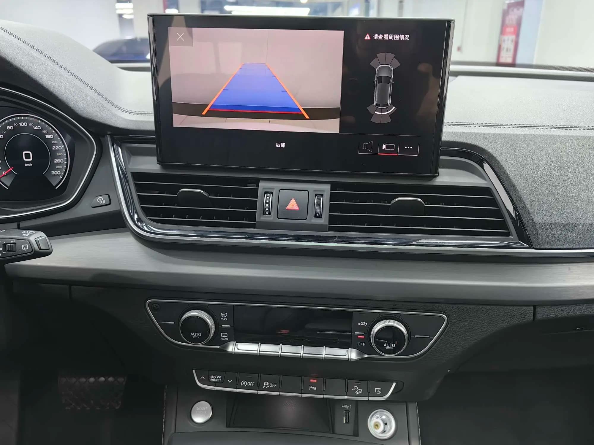 Audi Q5L 2022 г. 114338 км. — фото 12