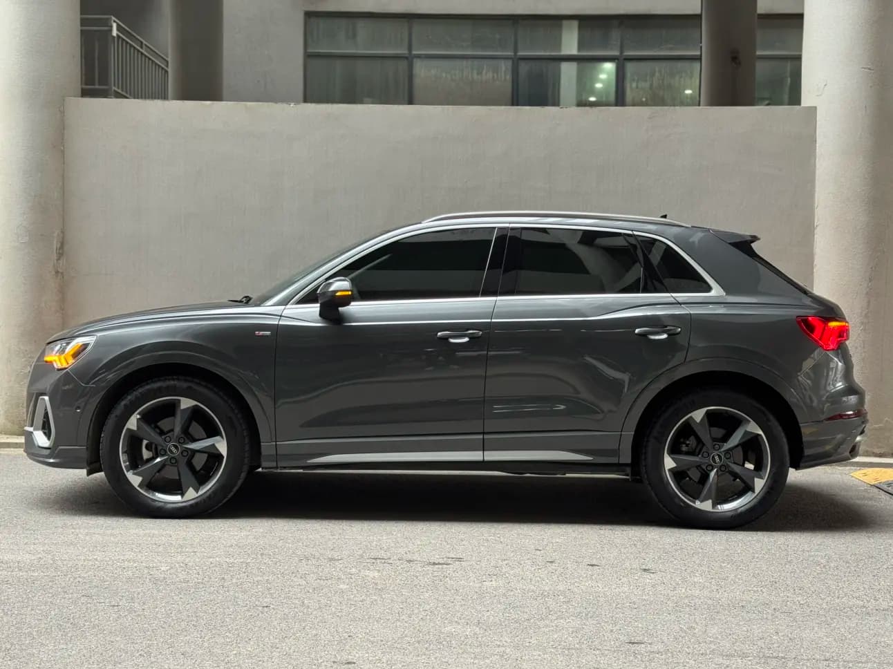 Audi Q3 2022 г. 36500 км. — фото 3
