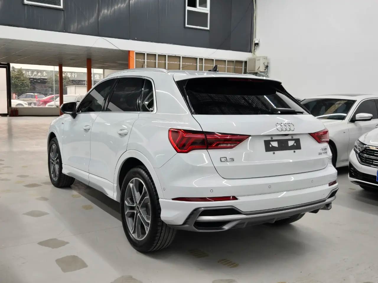 Audi Q3 2022 г. 21000 км. — фото 4