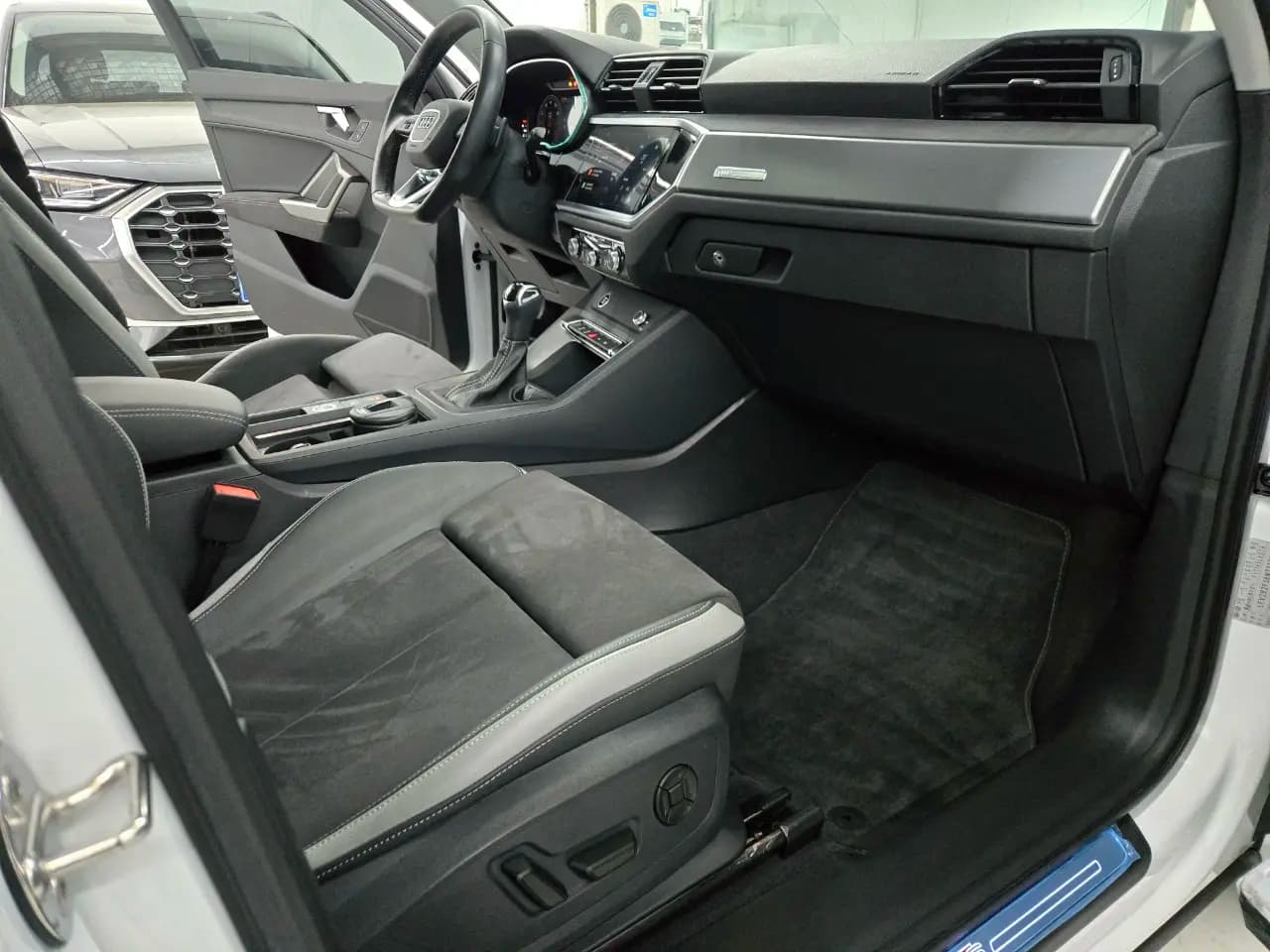 Audi Q3 2022 г. 21000 км. — фото 9
