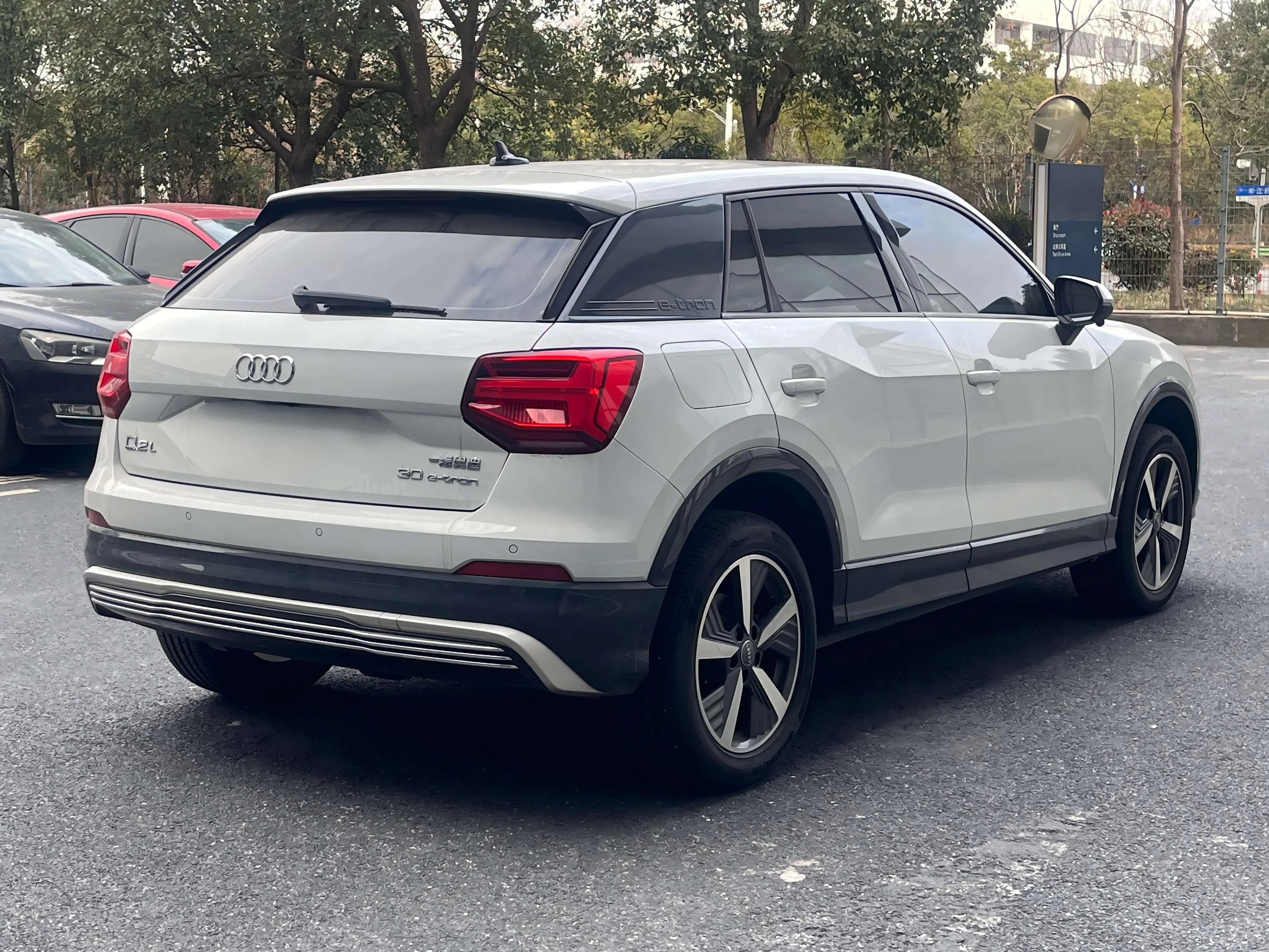 Audi Q2L e-tron 2021 г. 30098 км. — фото 5
