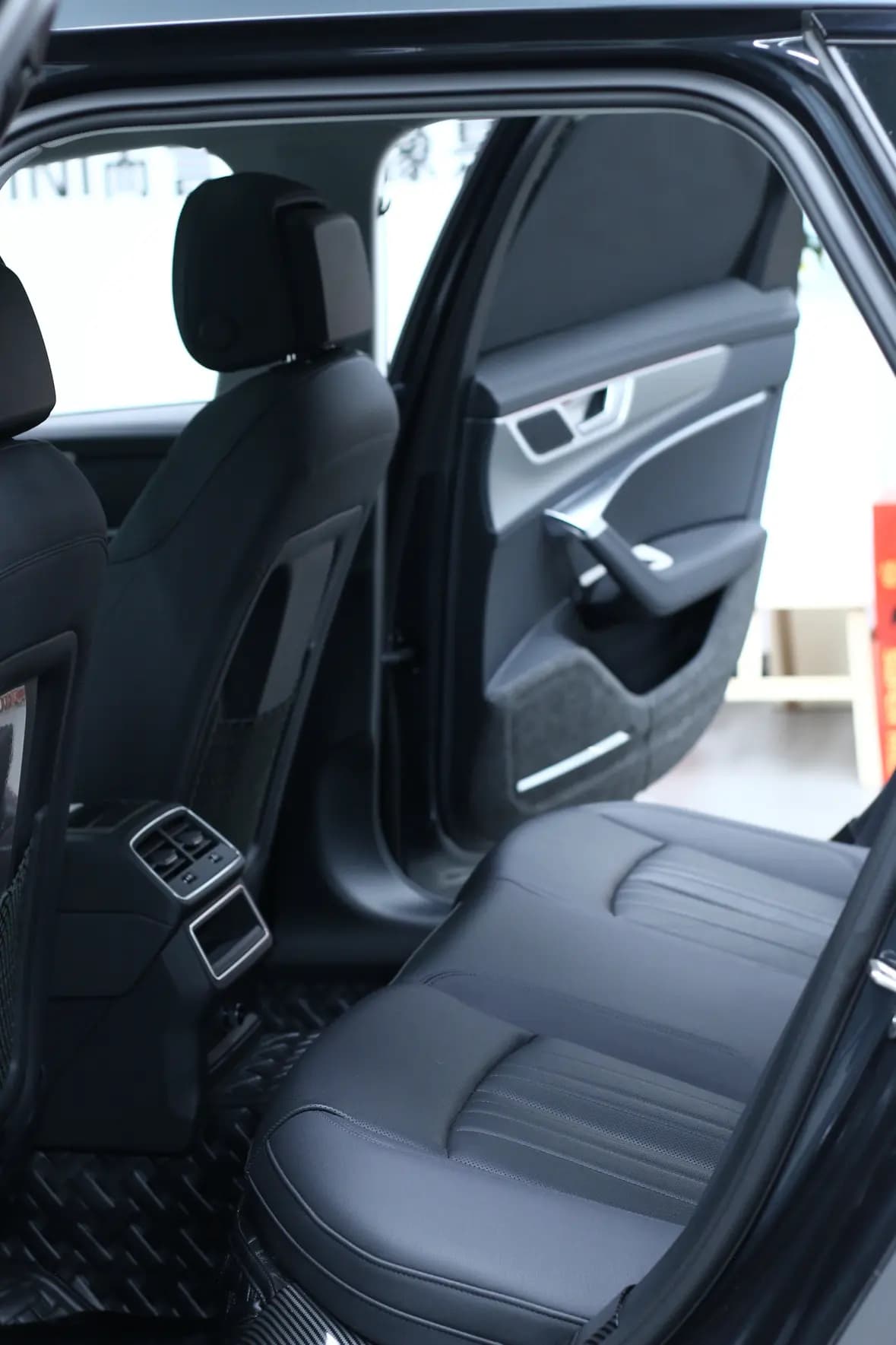 Audi A6 2023 г. 19029 км. — фото 12