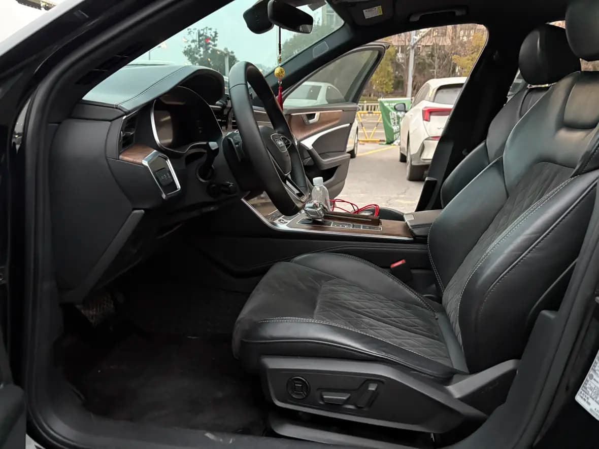 Audi A6L 2022 г. 50122 км. — фото 12