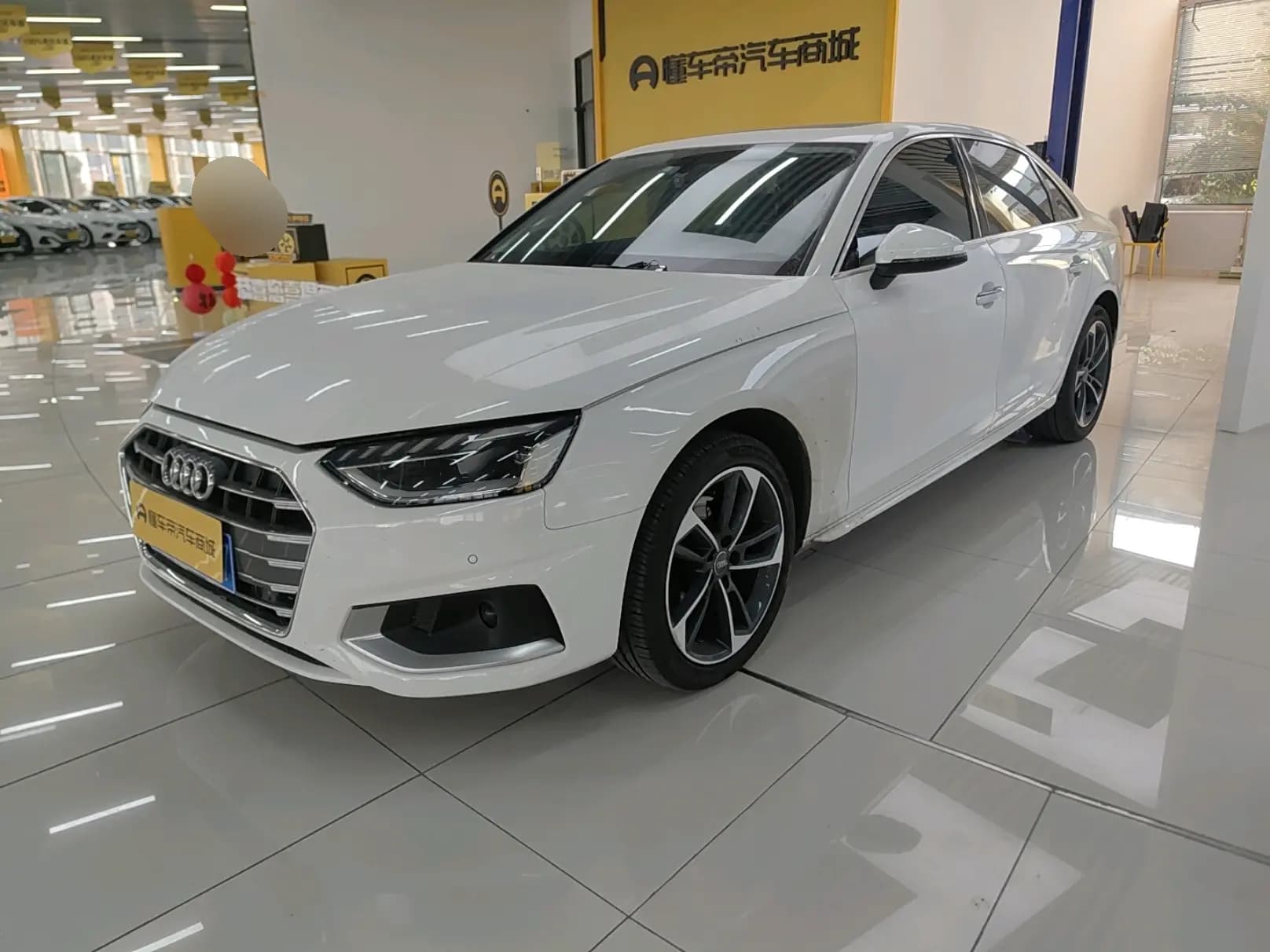 Audi A4L 2021 г. 56445 км.