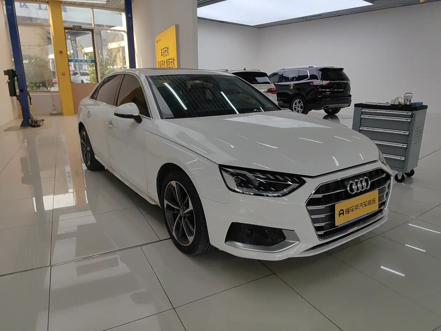 Audi A4L 2021 г. 56445 км. — фото 3