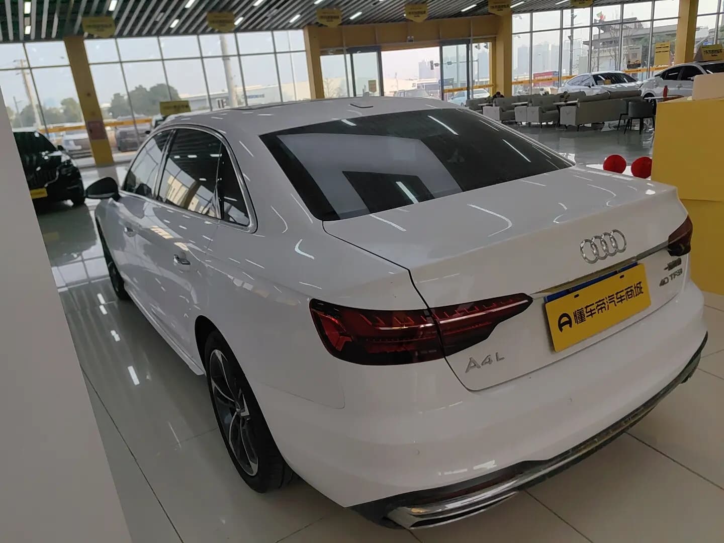 Audi A4L 2021 г. 56445 км. — фото 4