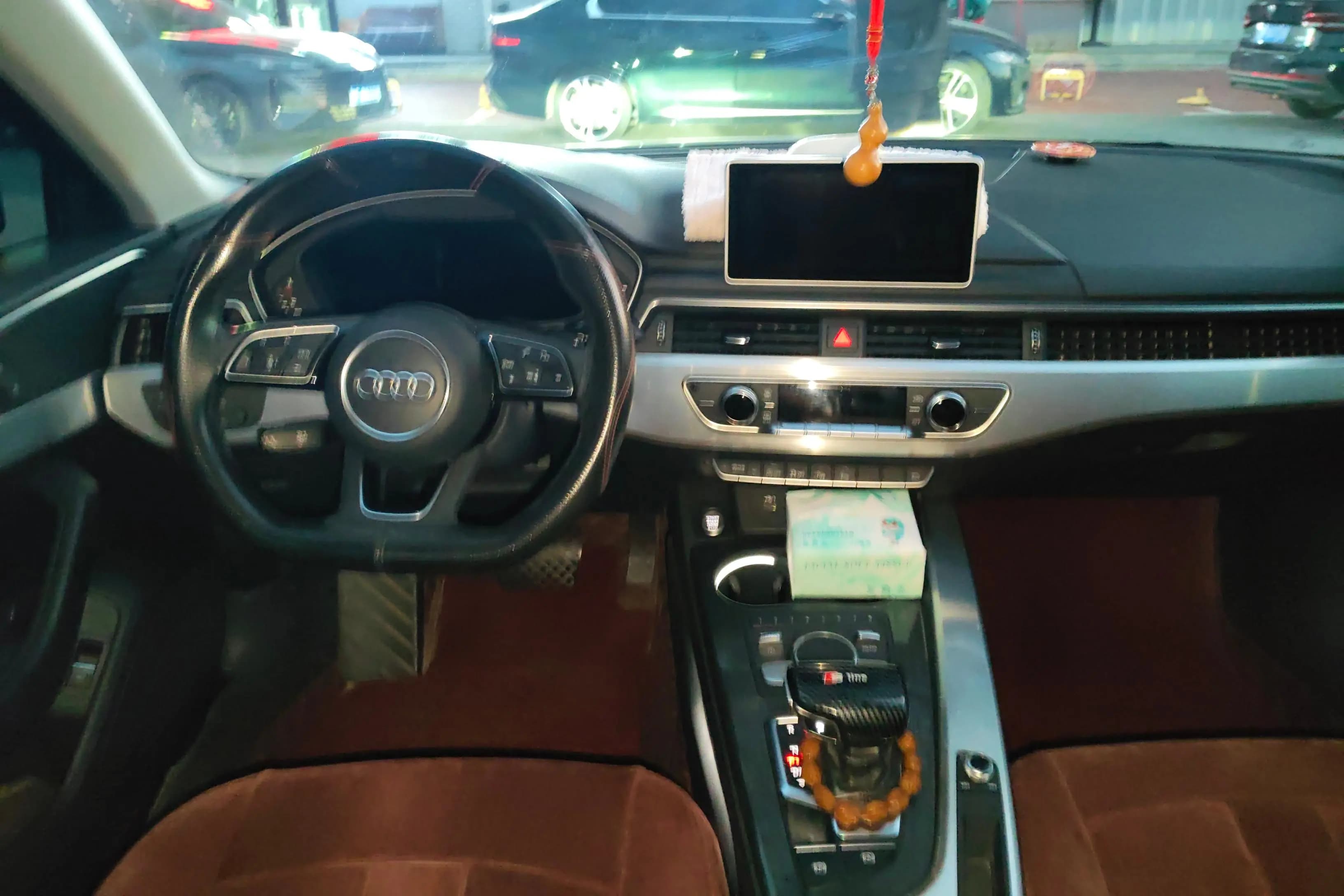 Audi A4L 2021 г. 70548 км. — фото 12