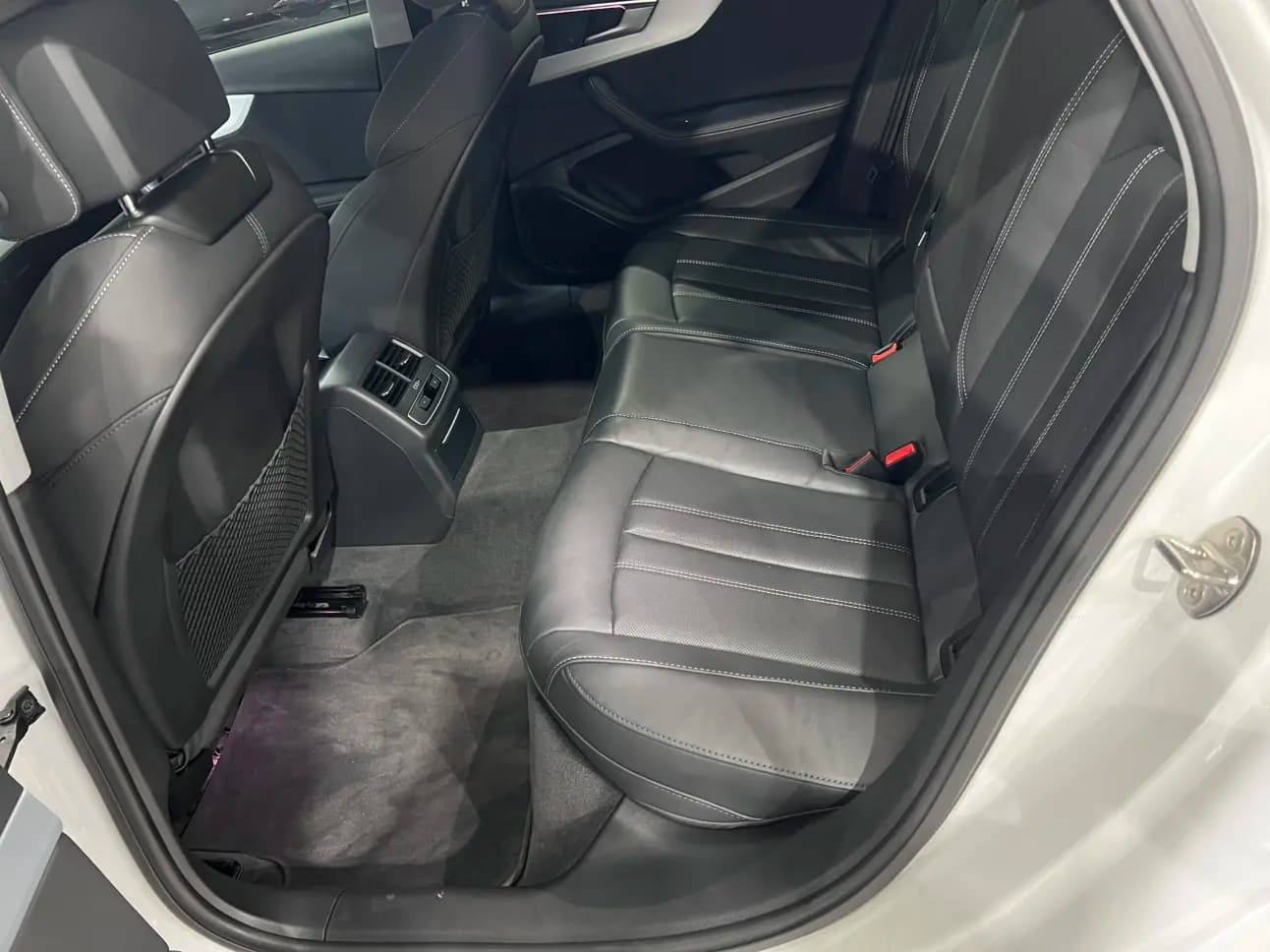 Audi A4L 2022 г. 21653 км. — фото 13
