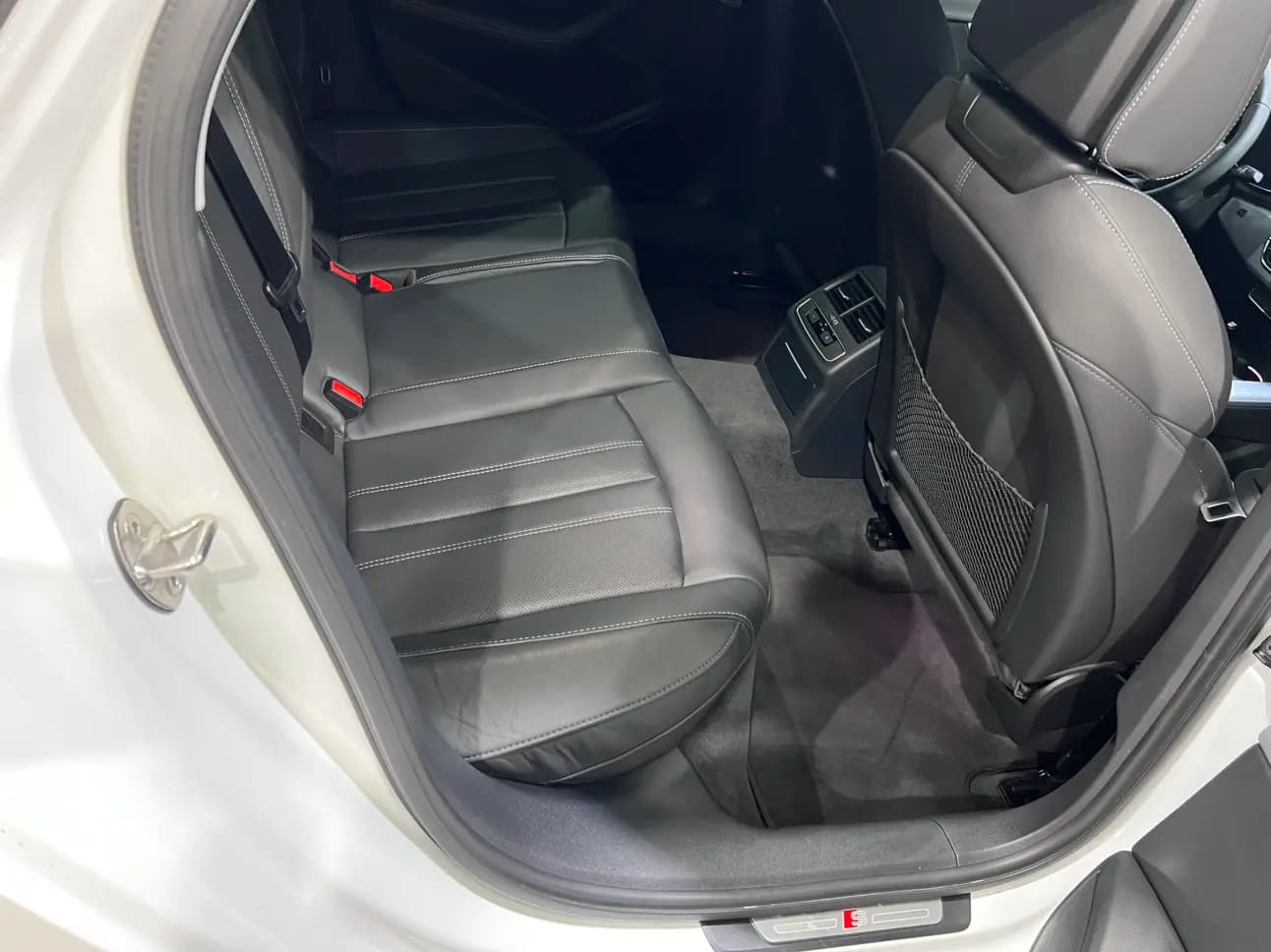 Audi A4L 2022 г. 21653 км. — фото 14