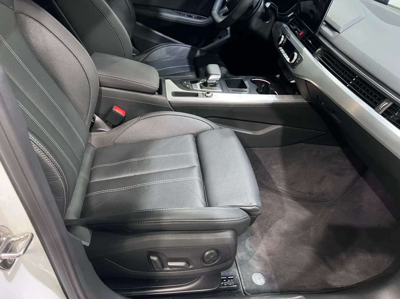 Audi A4L 2022 г. 21653 км. — фото 9