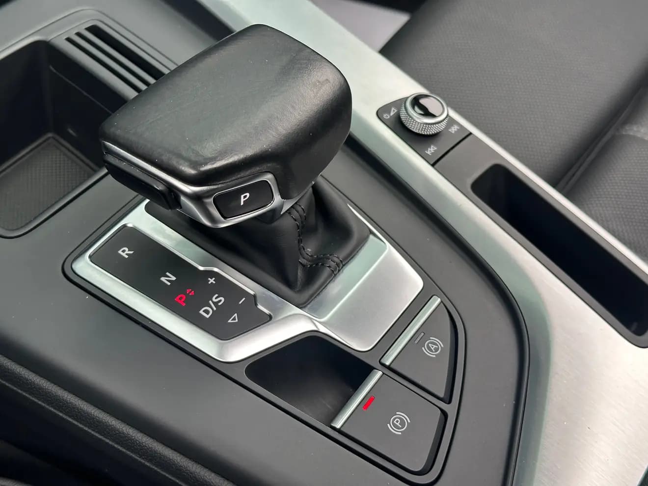 Audi A4L 2021 г. 47054 км. — фото 13