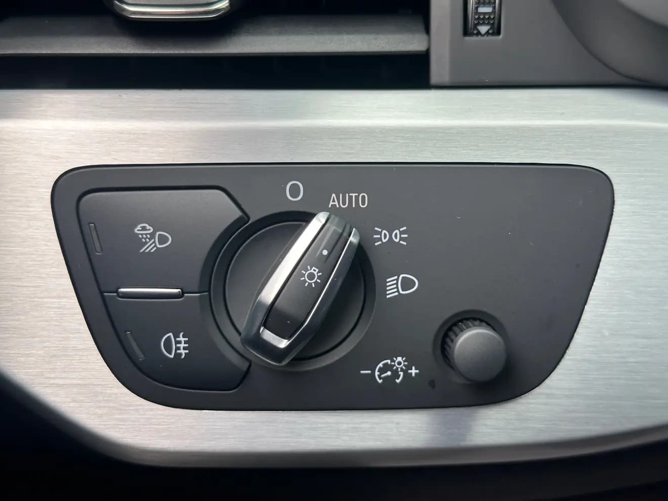 Audi A4L 2021 г. 47054 км. — фото 14