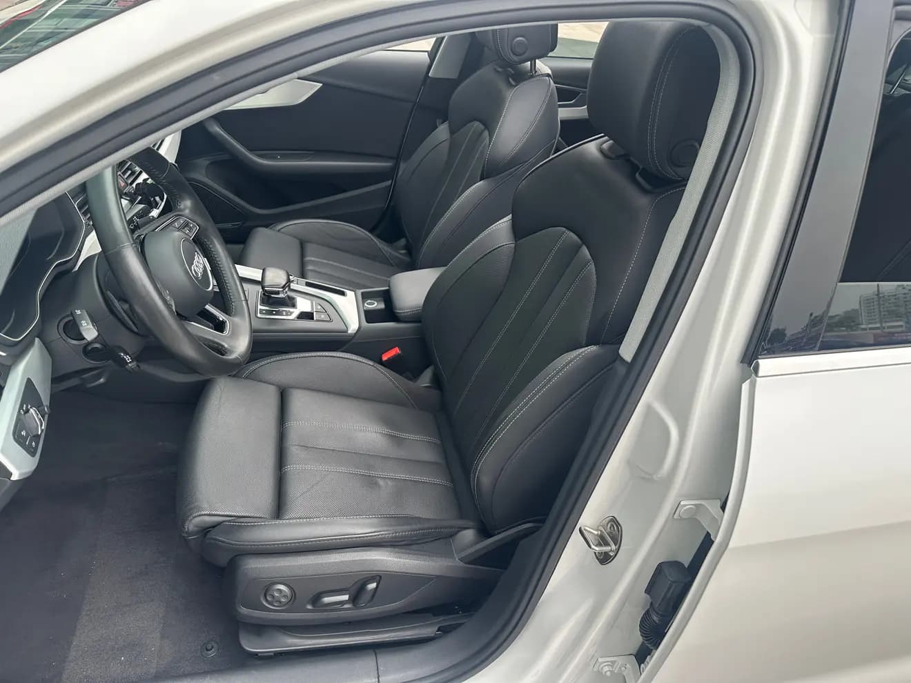 Audi A4L 2021 г. 47054 км. — фото 20