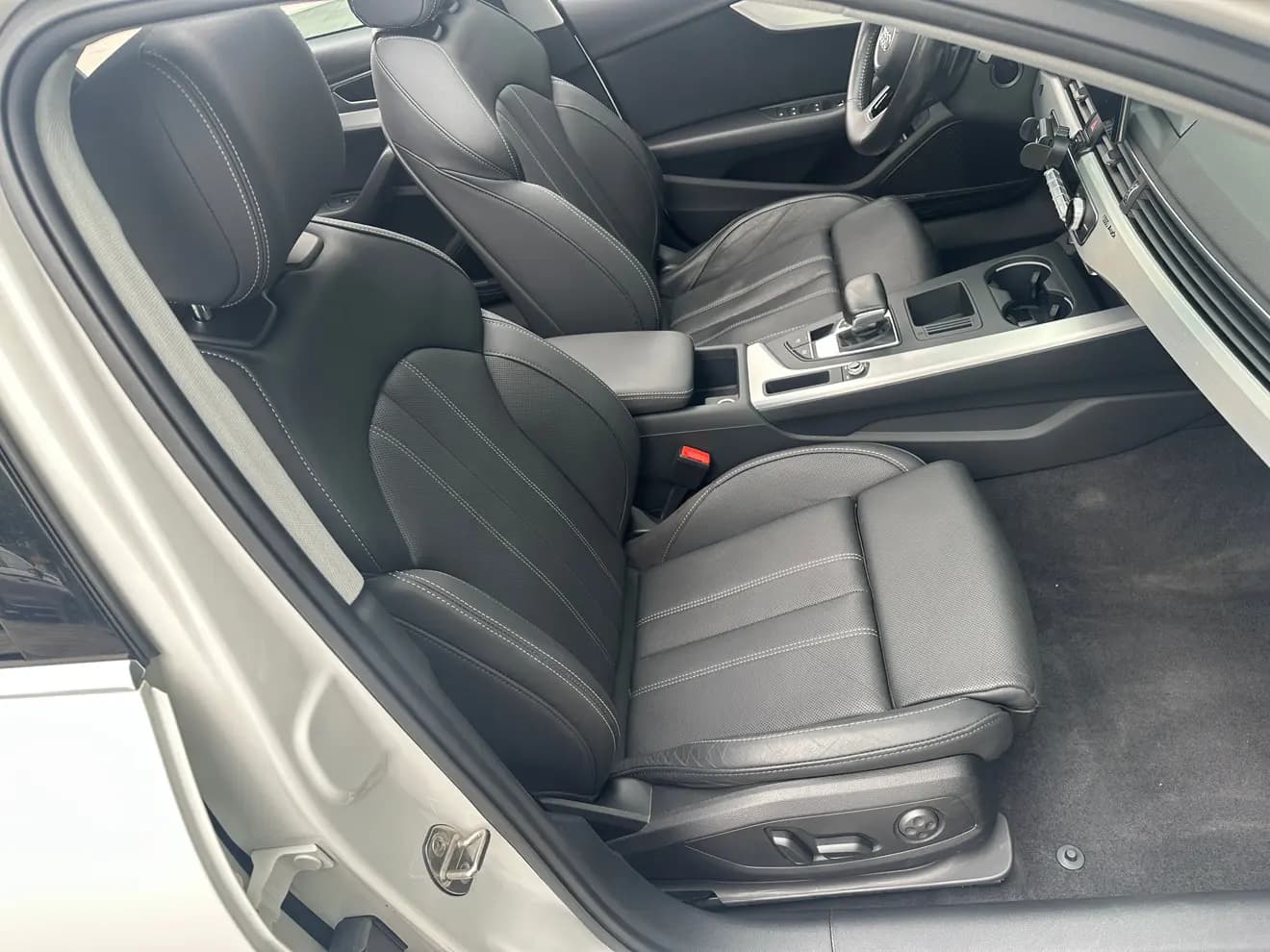 Audi A4L 2021 г. 47054 км. — фото 21