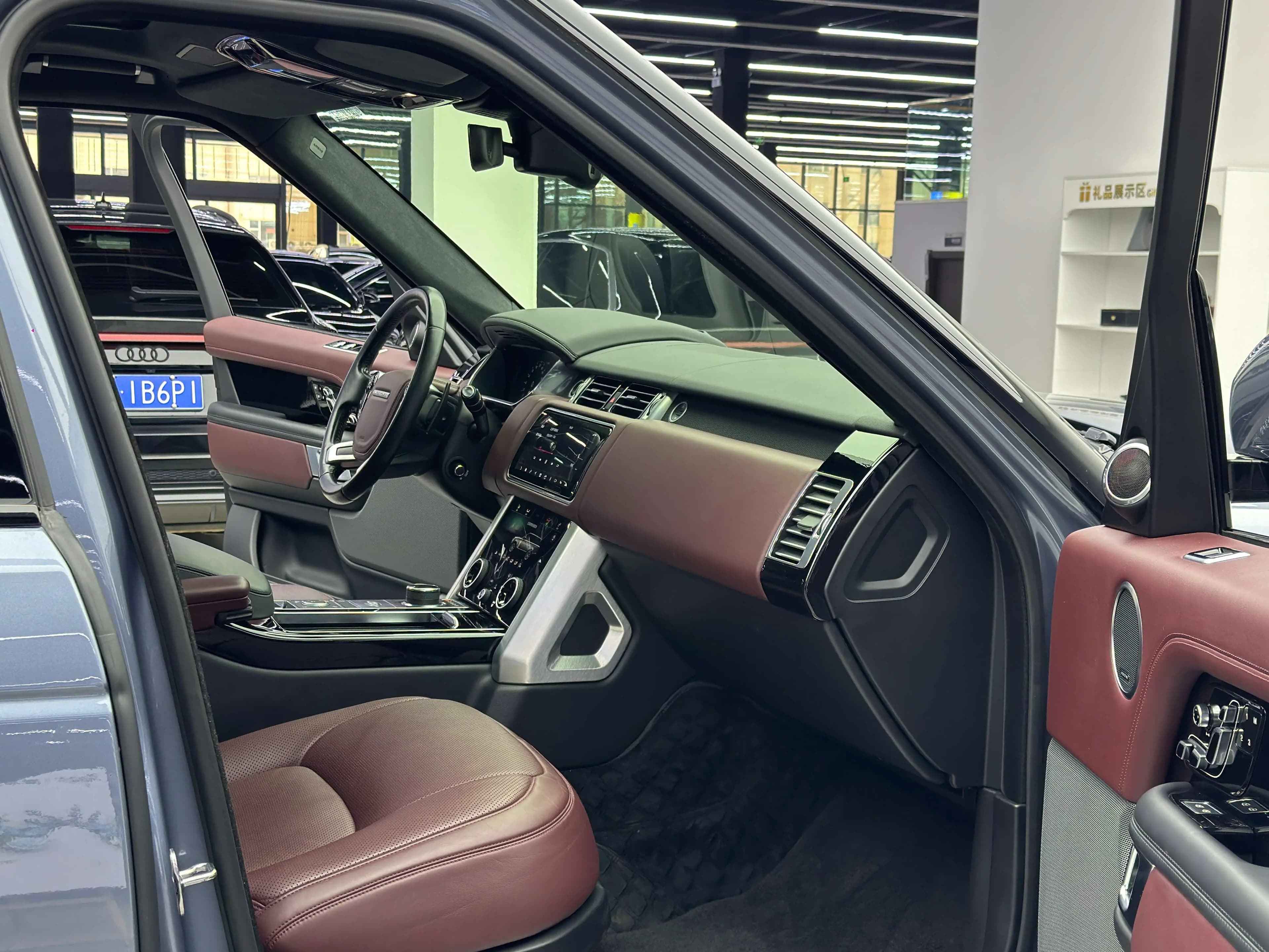 Land Rover Range rover 2021 г. 61408 км. — фото 7