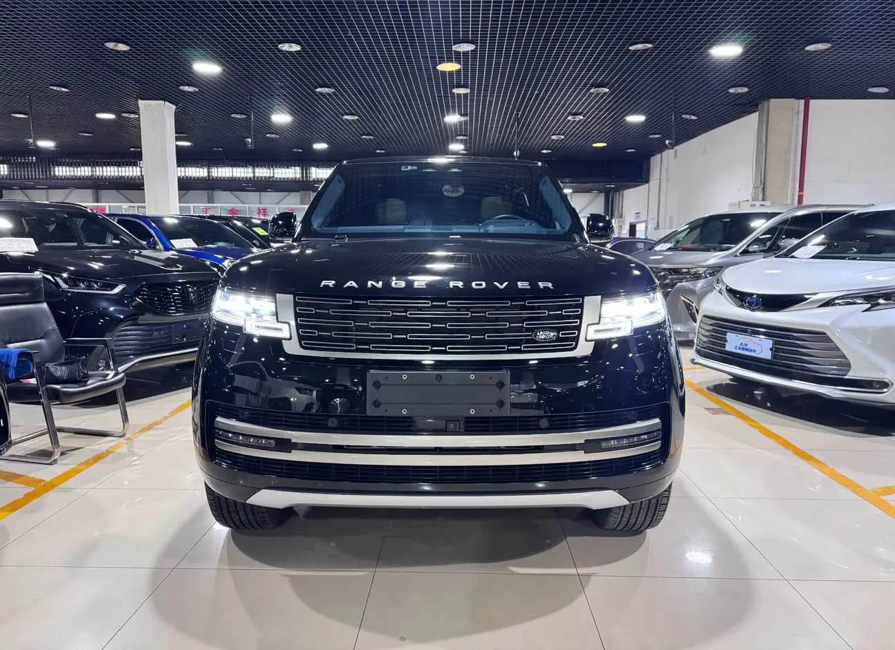 Land Rover Range rover 2023 г. 30011 км. — фото 2