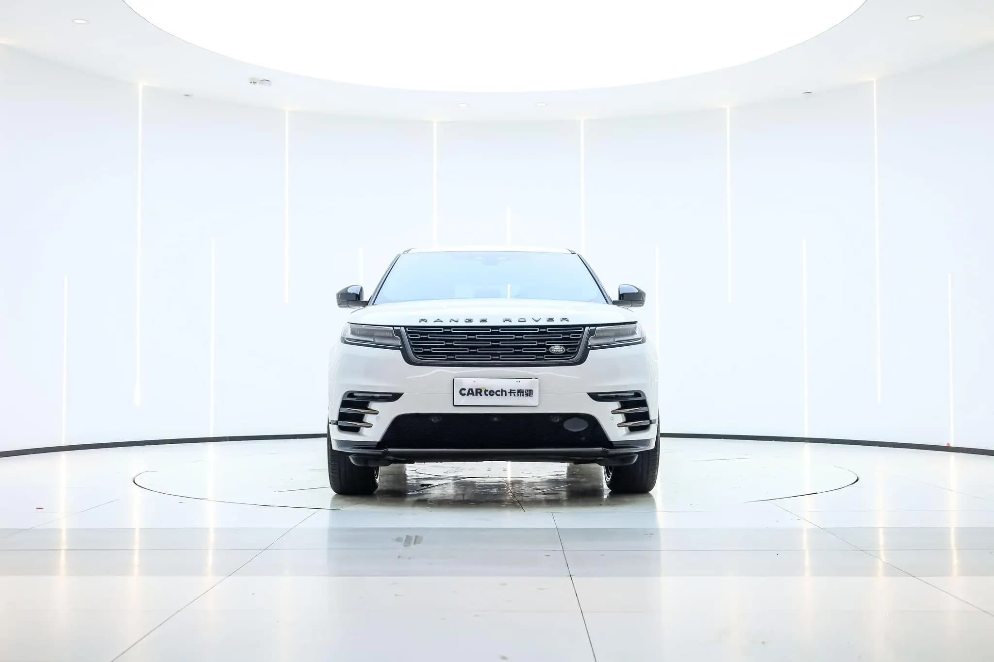 Land Rover Range Rover Velar 2024 г. 26742 км. — фото 2