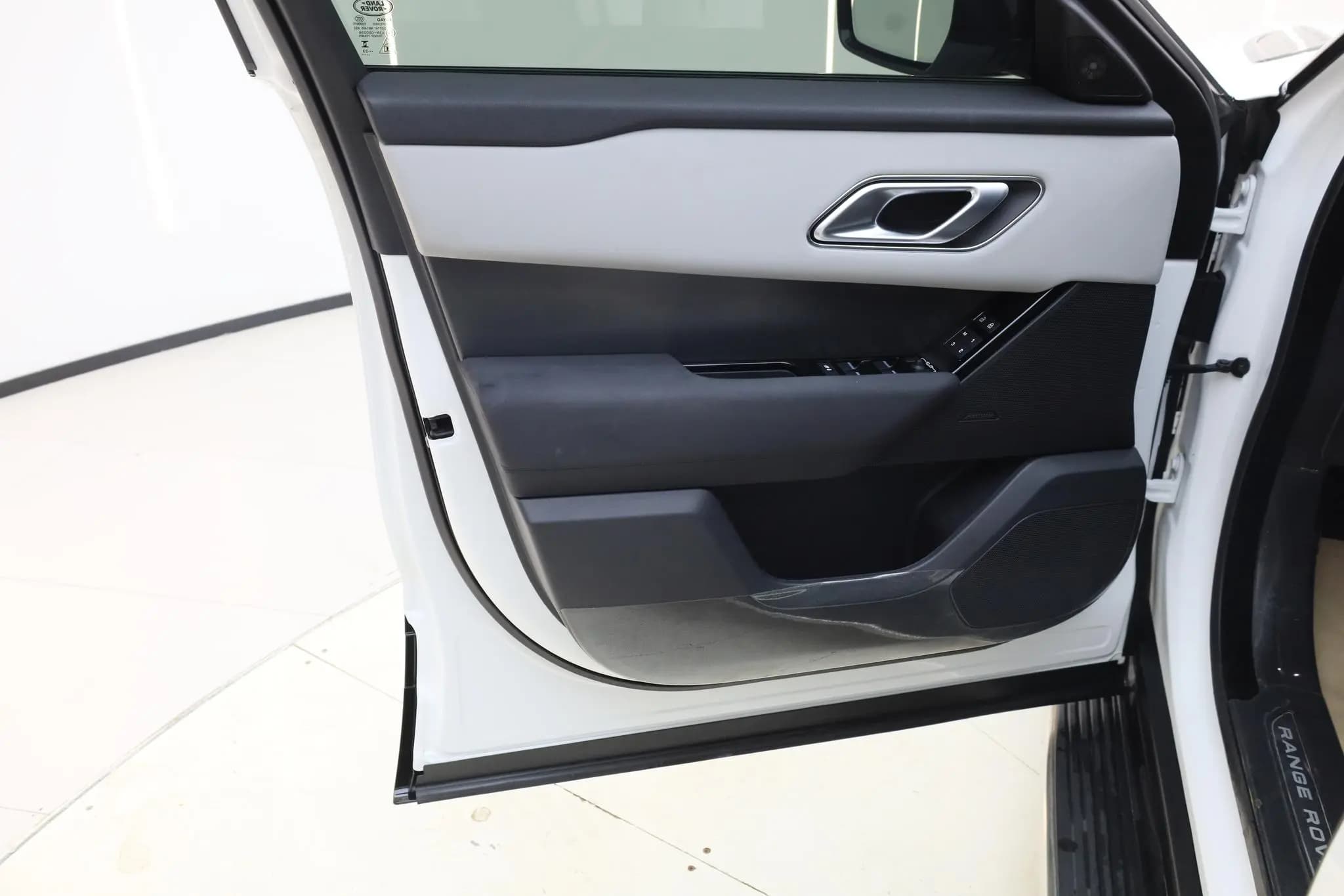 Land Rover Range Rover Velar 2024 г. 26742 км. — фото 11