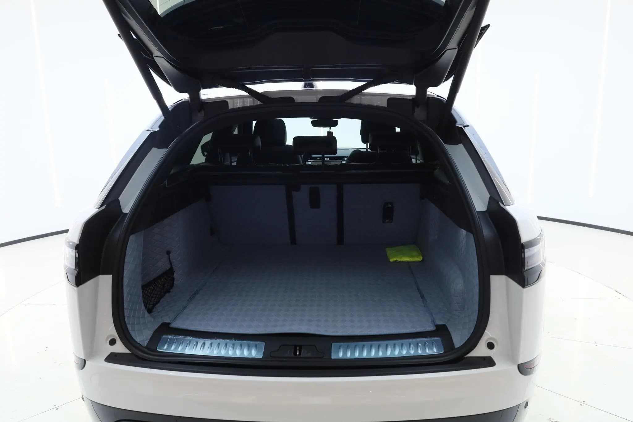 Land Rover Range Rover Velar 2024 г. 26742 км. — фото 25