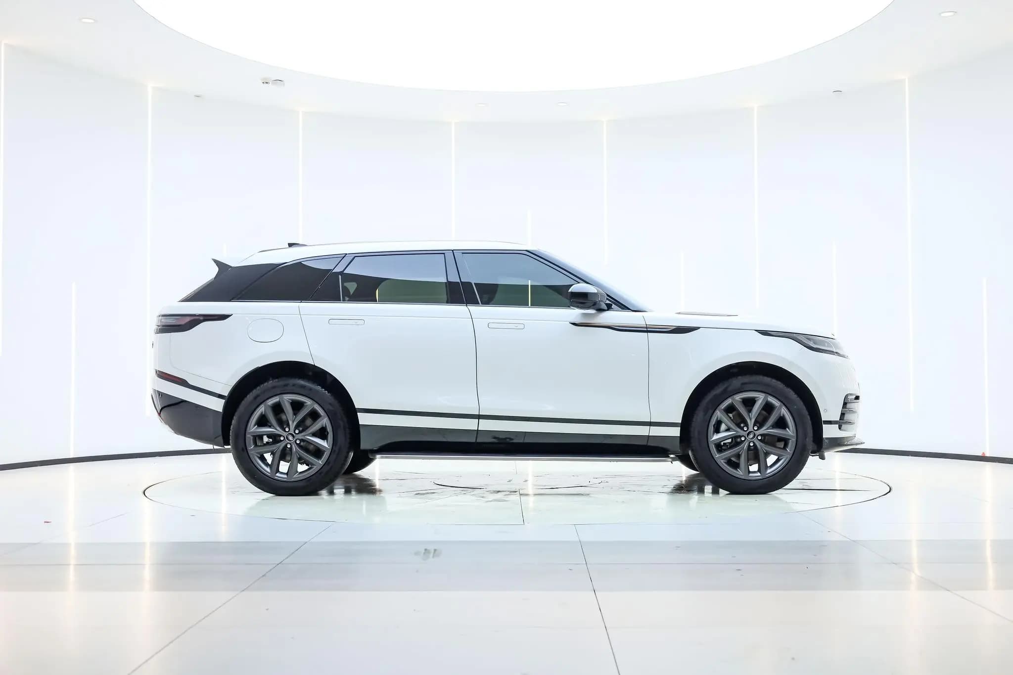 Land Rover Range Rover Velar 2024 г. 26742 км. — фото 7