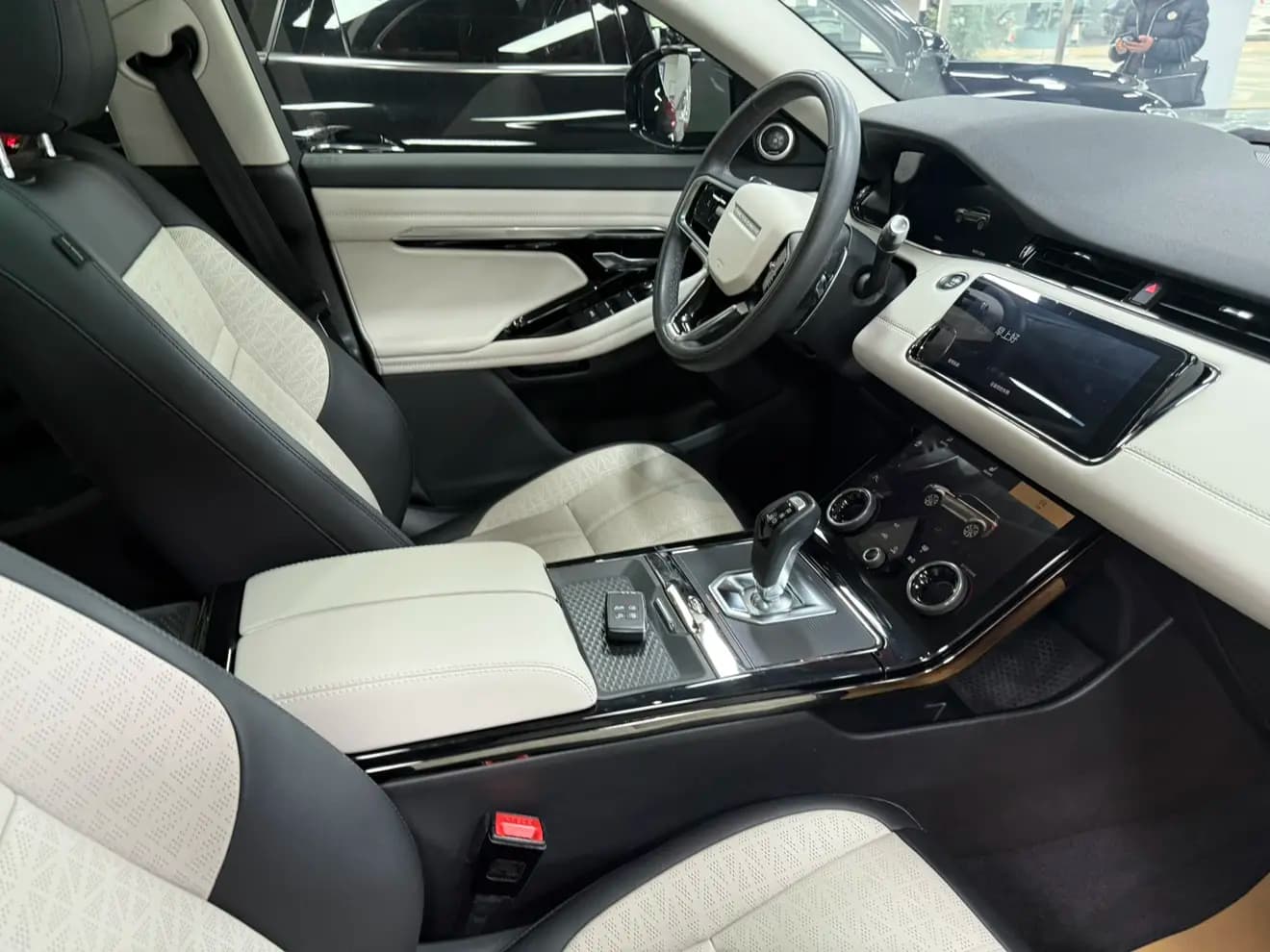 Land Rover Range Rover Evoque 2022 г. 26007 км. — фото 11