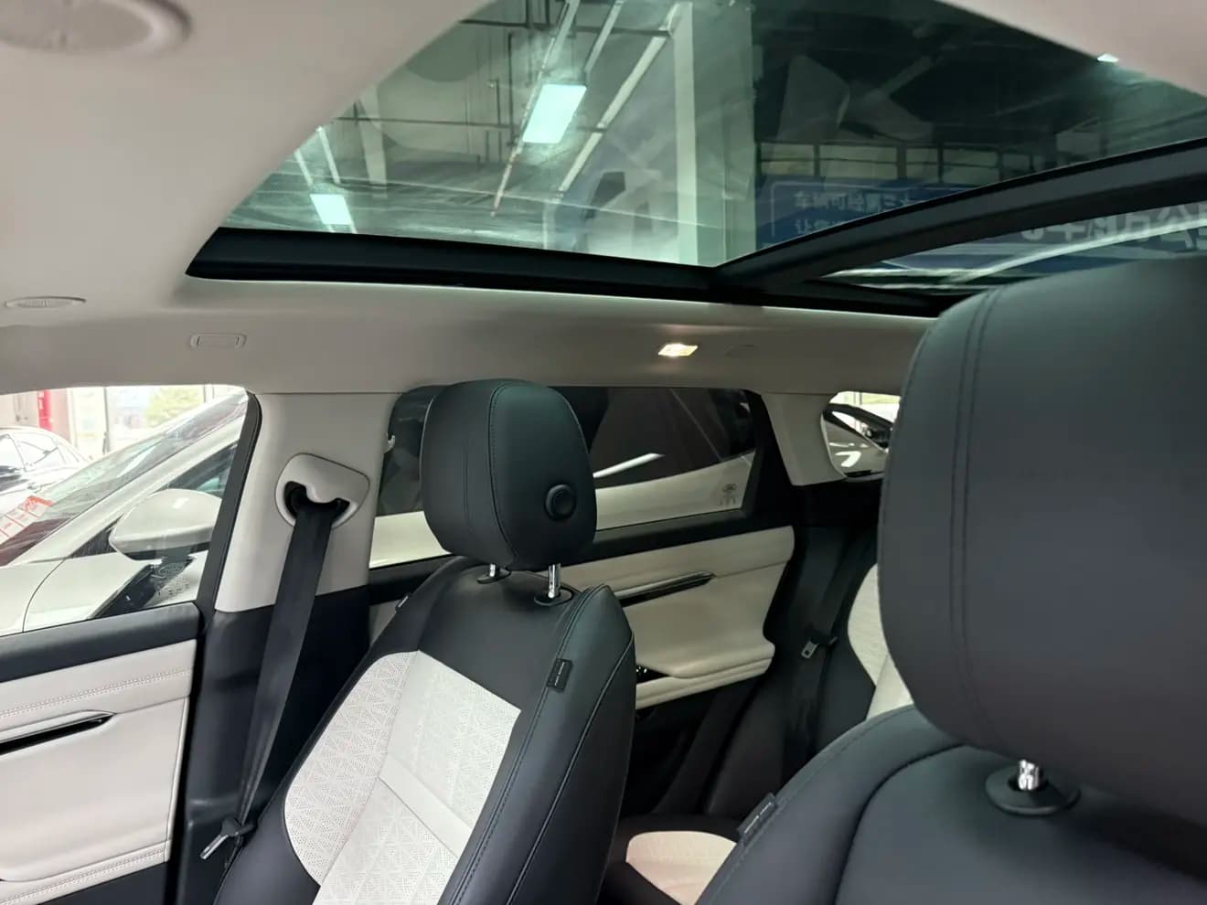 Land Rover Range Rover Evoque 2022 г. 26007 км. — фото 13