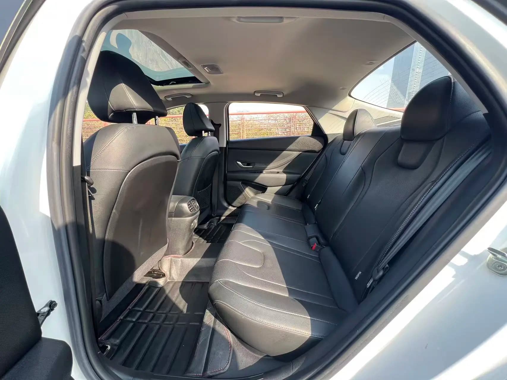 Hyundai Elantra 2022 г. 74020 км. — фото 23