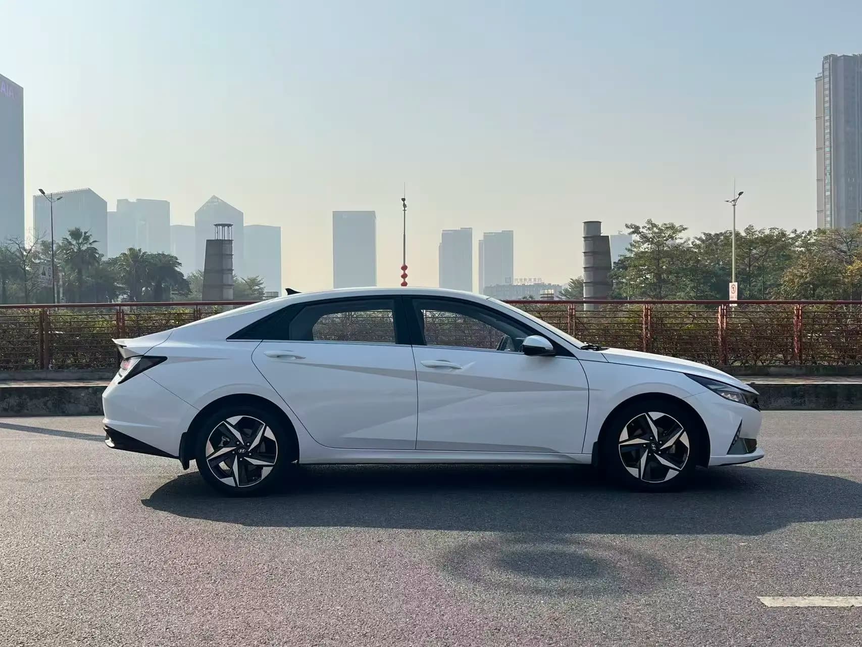 Hyundai Elantra 2022 г. 74020 км. — фото 7