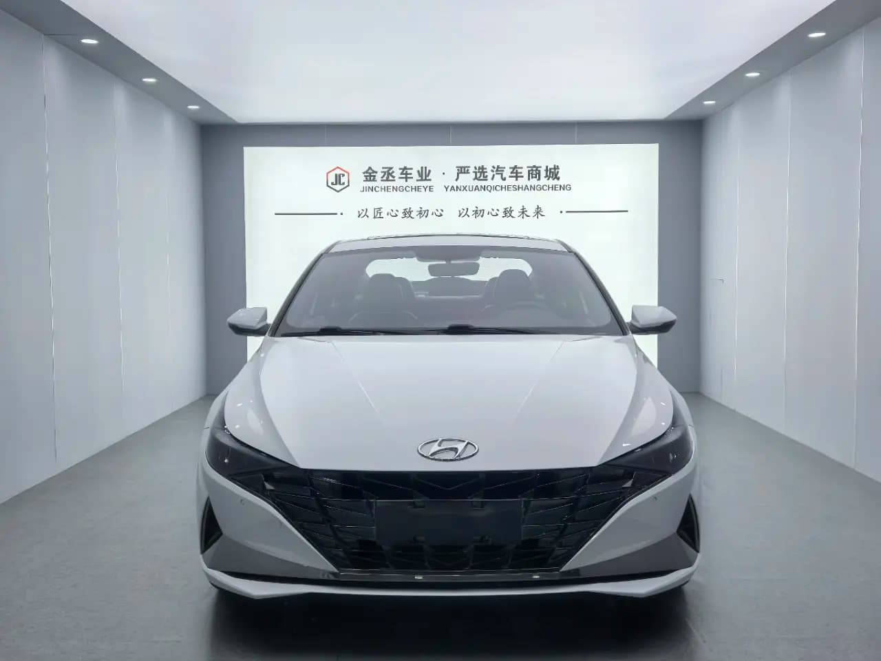 Hyundai Elantra 2023 г. 41019 км. — фото 2