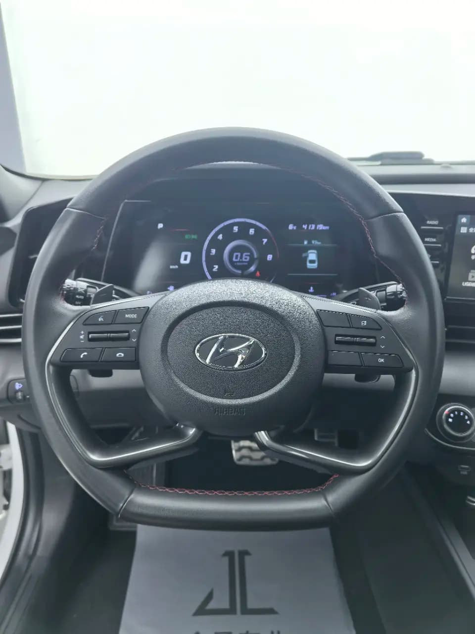 Hyundai Elantra 2023 г. 41019 км. — фото 19