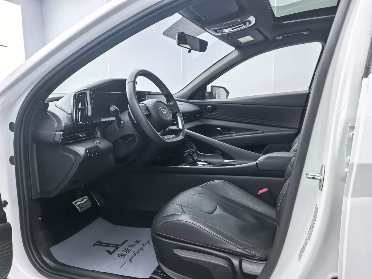 Hyundai Elantra 2023 г. 41019 км. — фото 20