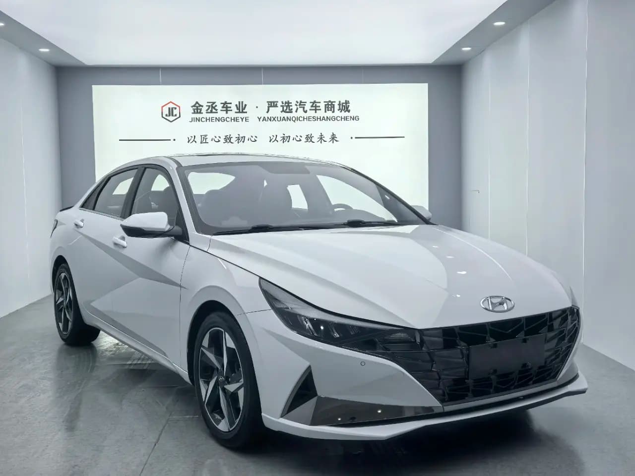 Hyundai Elantra 2023 г. 41019 км. — фото 3