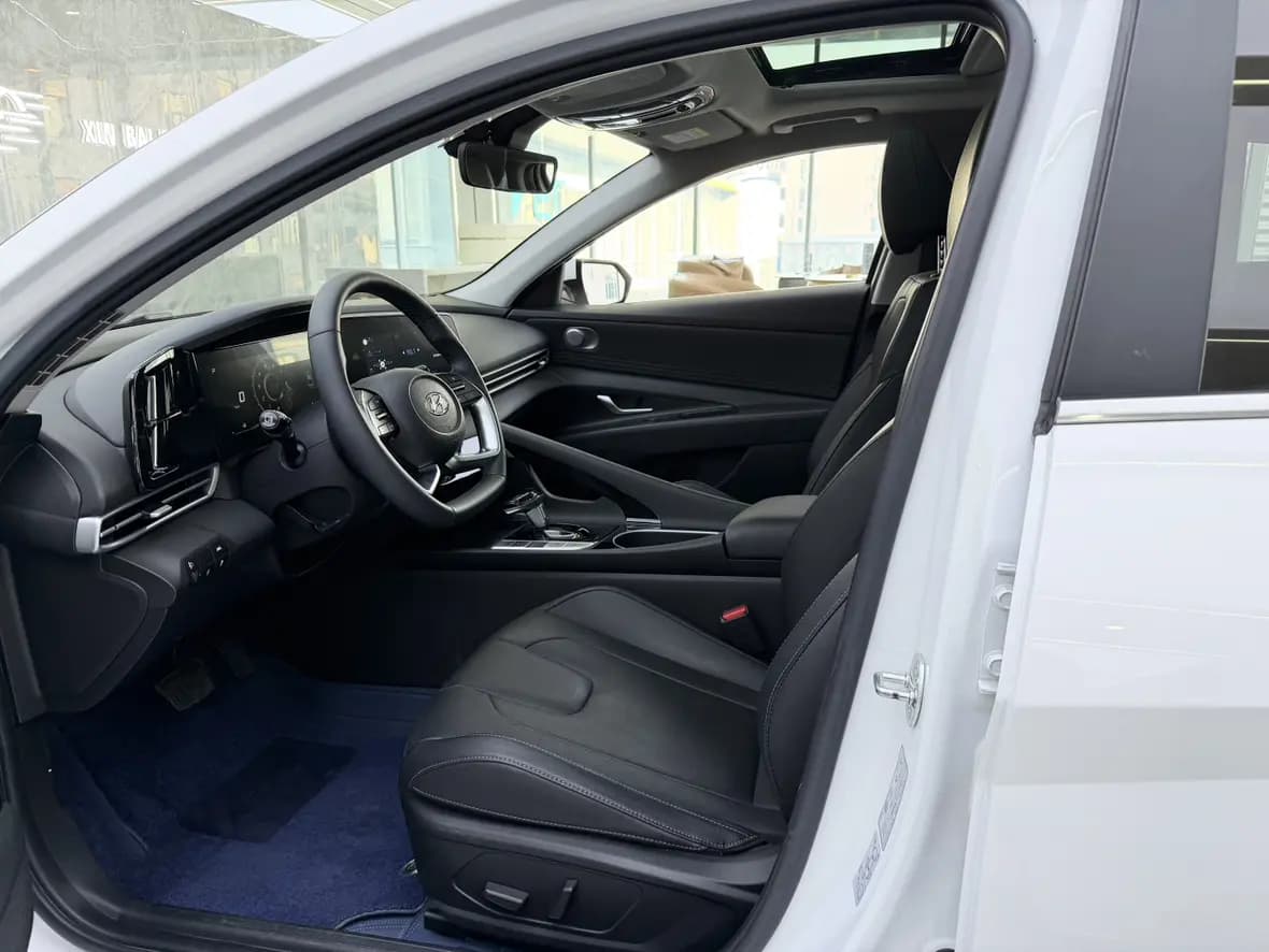 Hyundai Elantra 2022 г. 22017 км. — фото 10