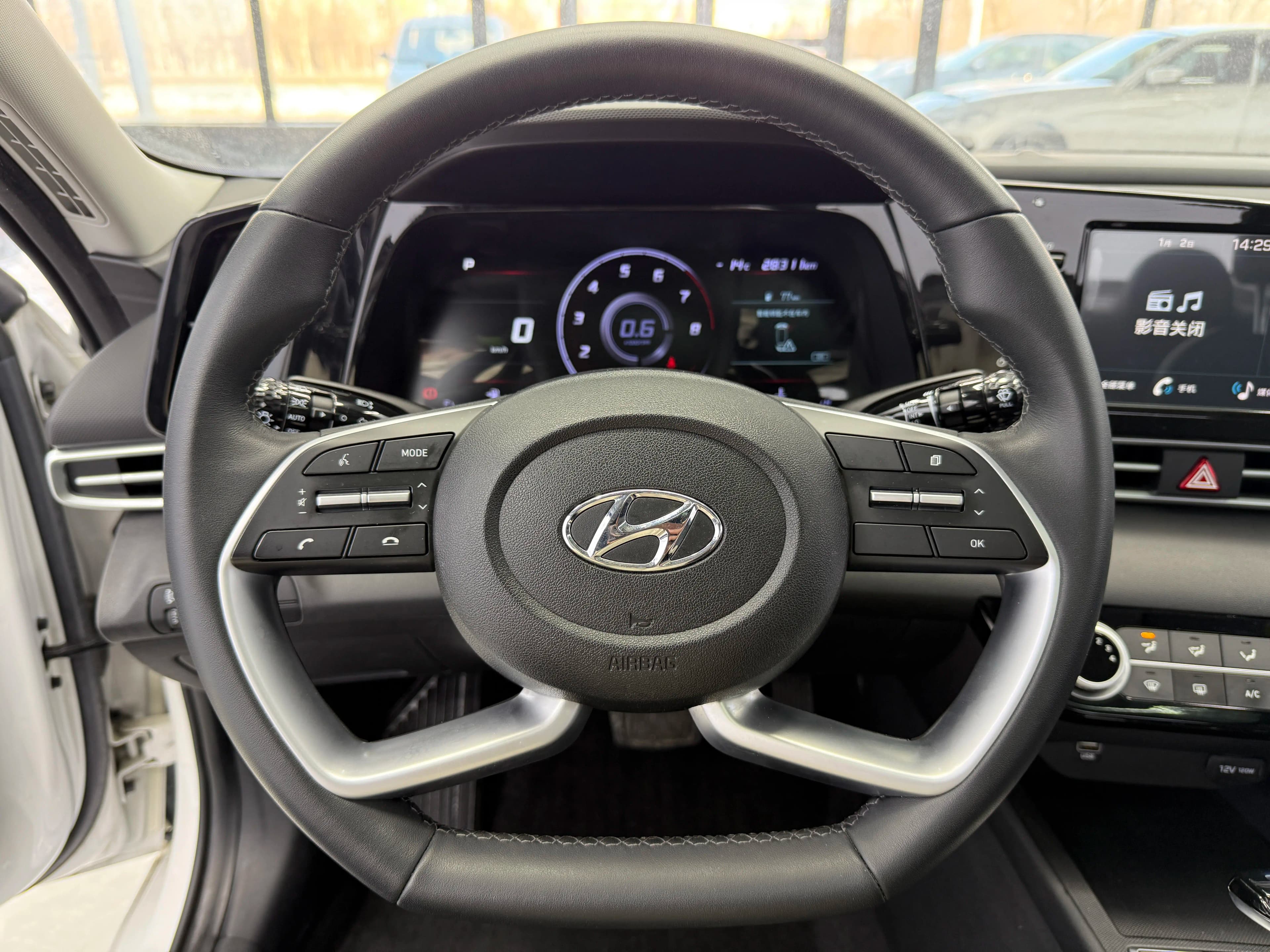Hyundai Elantra 2022 г. 28016 км. — фото 16