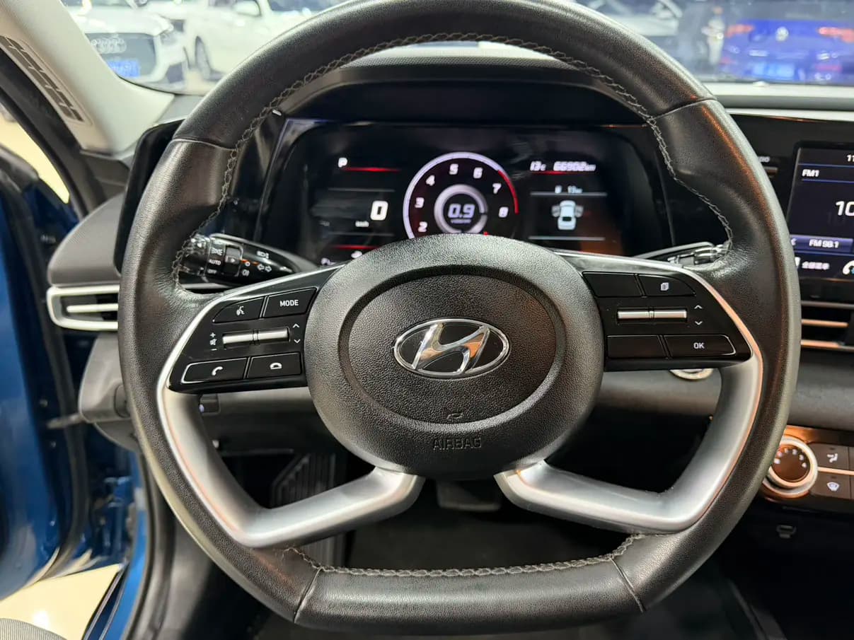 Hyundai Elantra 2022 г. 66015 км. — фото 18