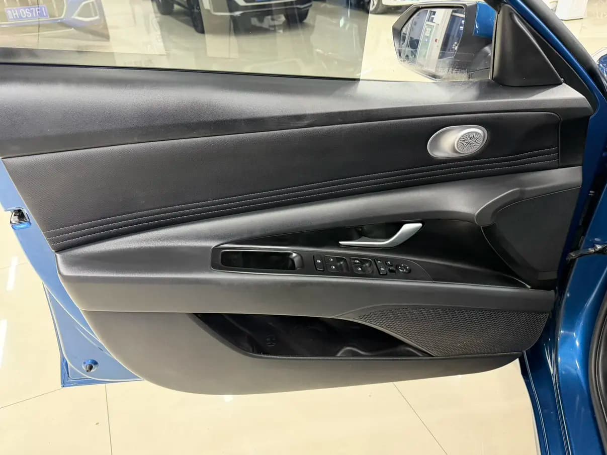 Hyundai Elantra 2022 г. 66015 км. — фото 10