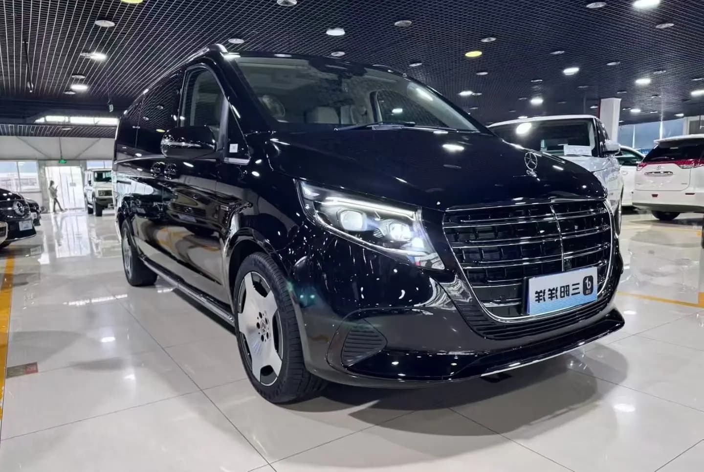 Mercedes-Benz Mercedes Benz V Class 2024 г. 9094 км. — фото 3