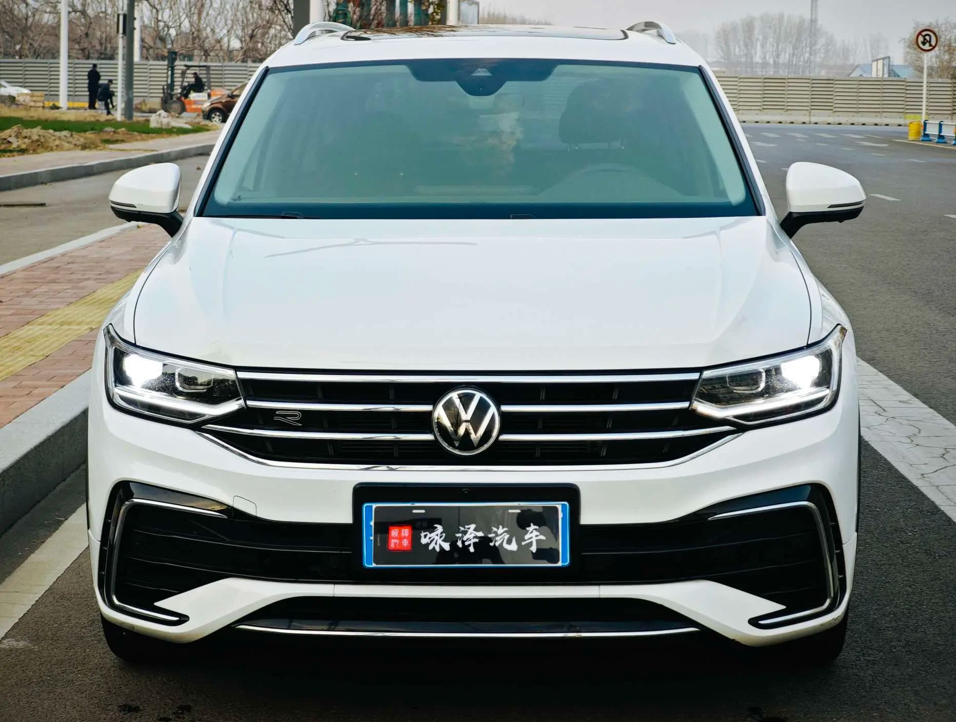 Volkswagen Tiguan L 2023 г. 26121 км. — фото 2