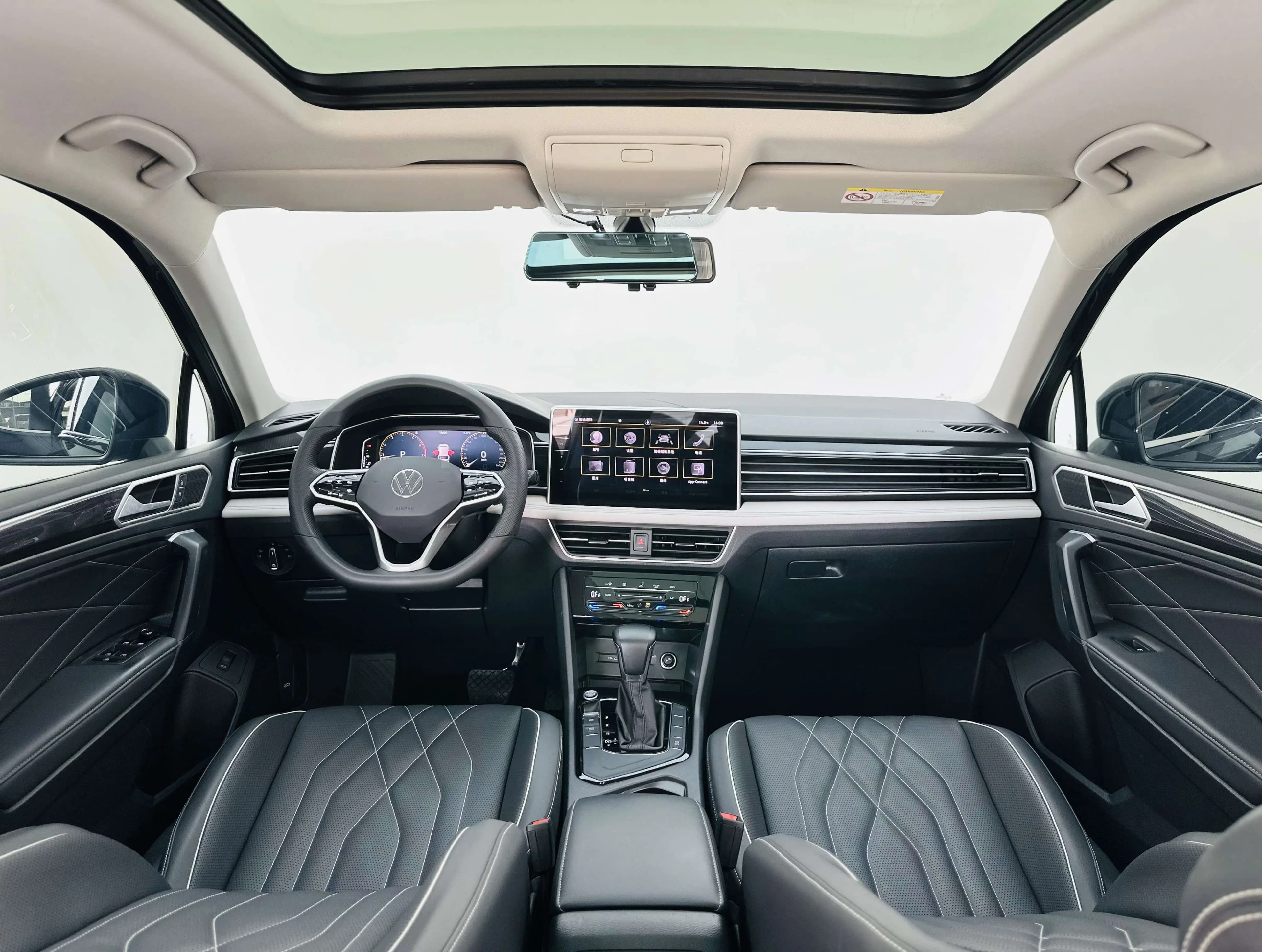 Volkswagen Tiguan L 2022 г. 56122 км. — фото 16