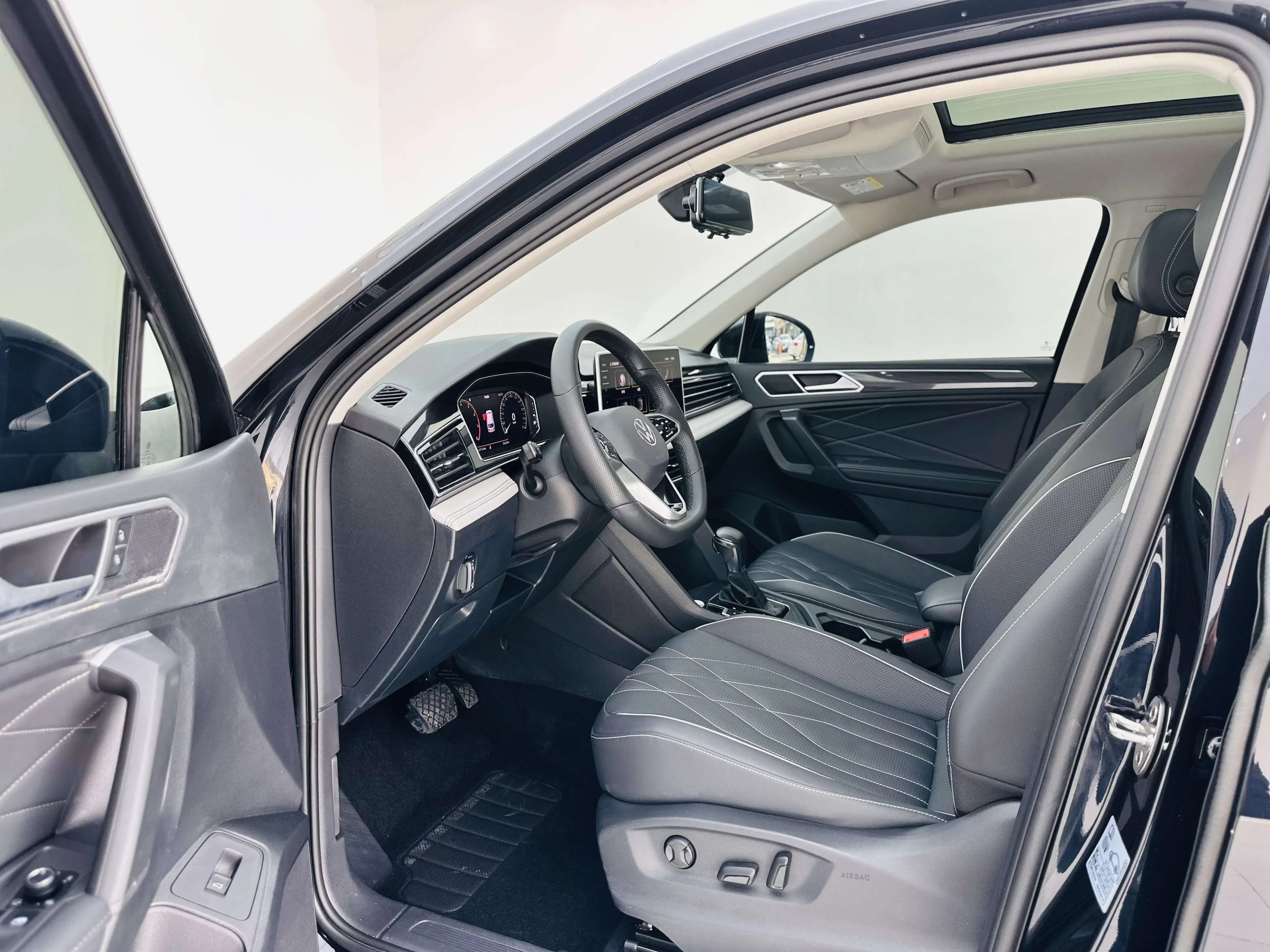 Volkswagen Tiguan L 2022 г. 56122 км. — фото 20