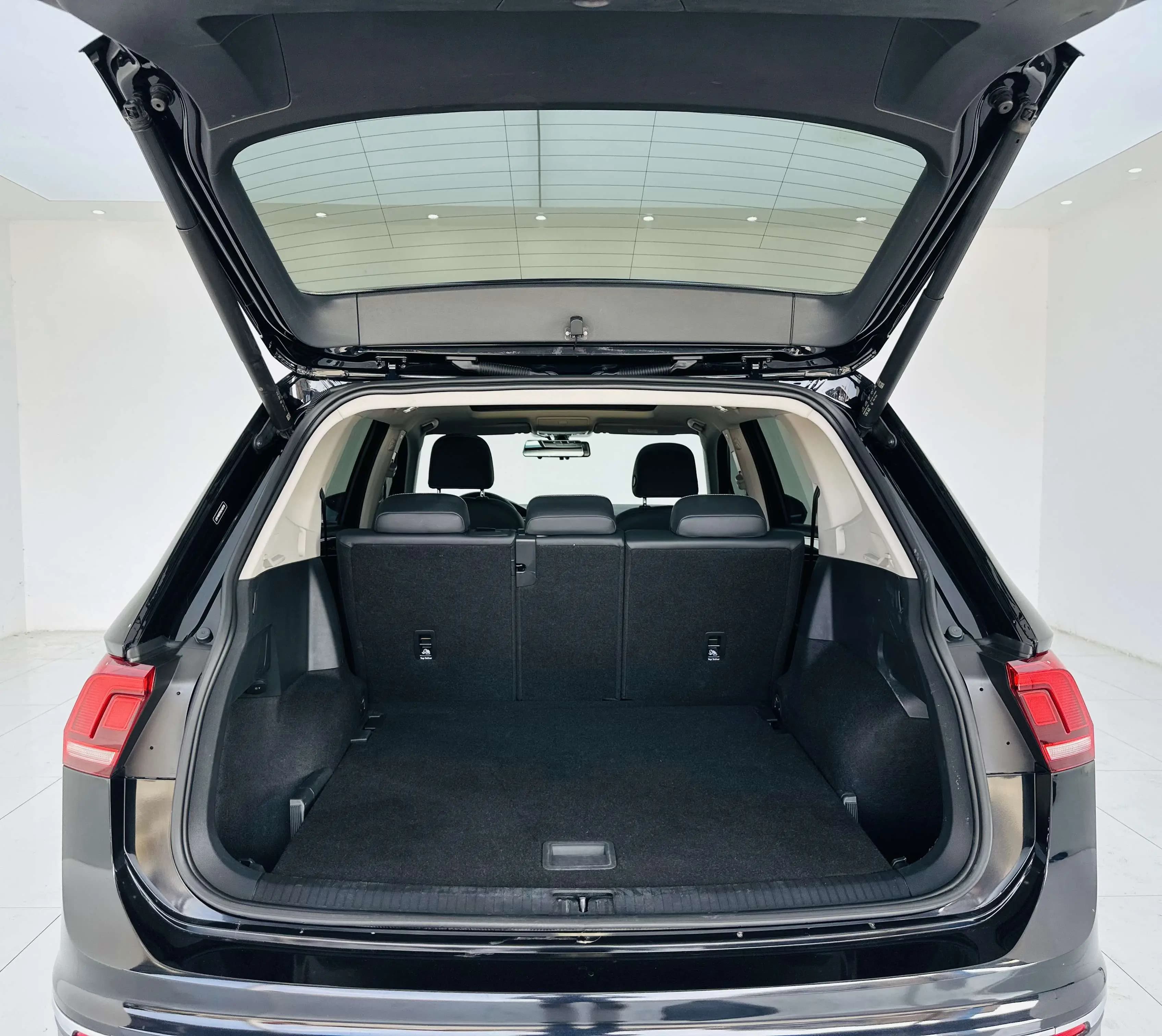 Volkswagen Tiguan L 2022 г. 56122 км. — фото 24