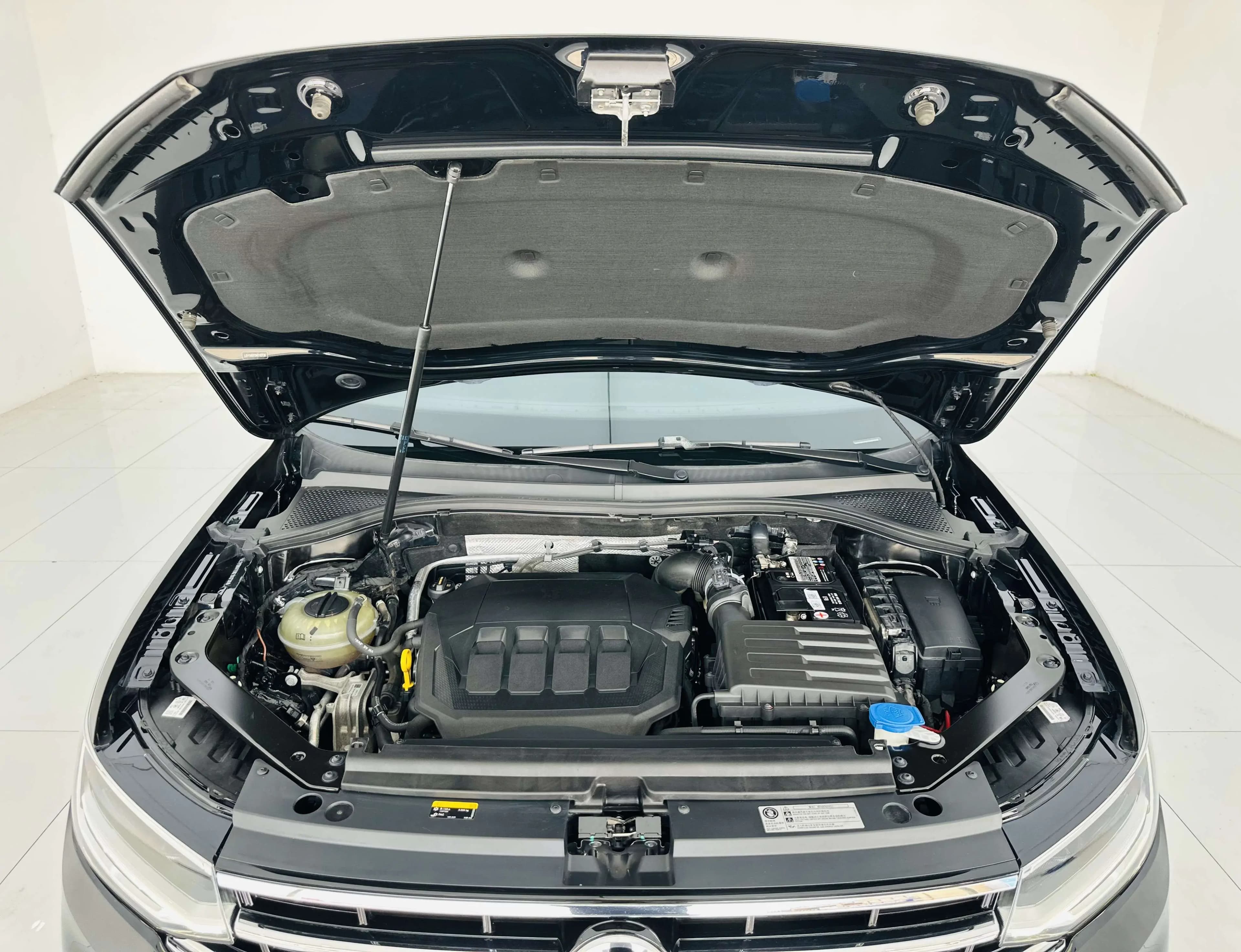Volkswagen Tiguan L 2022 г. 56122 км. — фото 8