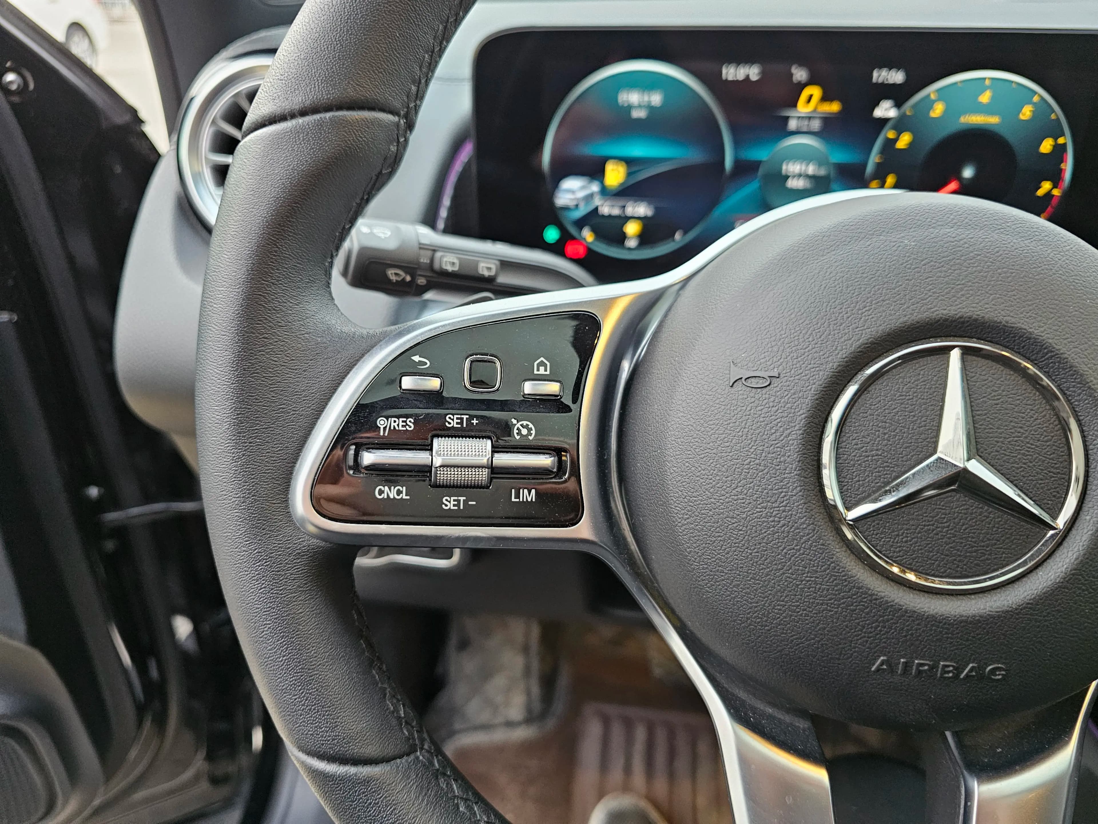 Mercedes-Benz GLB 2024 г. 16125 км. — фото 17