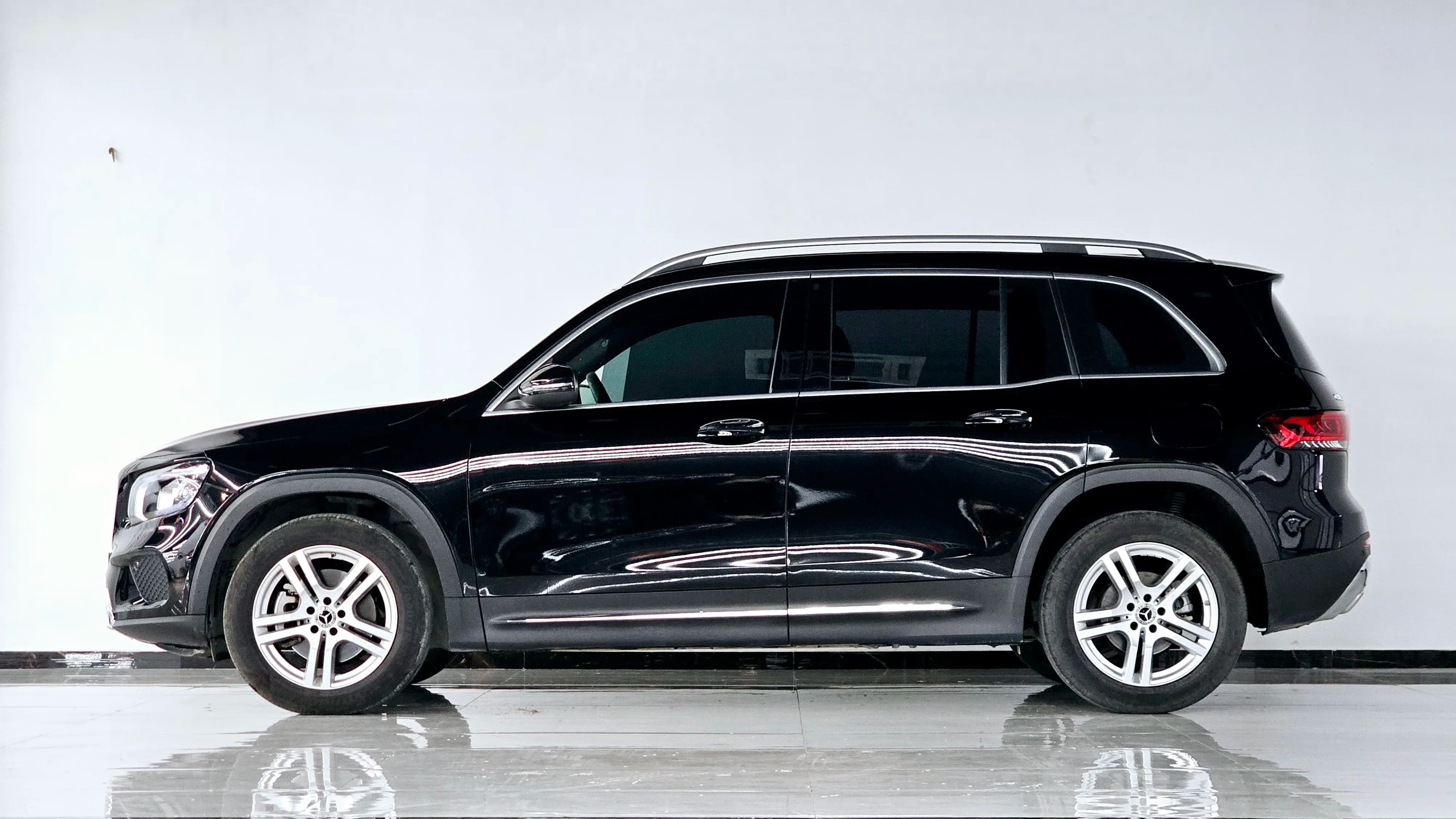 Mercedes-Benz GLB 2024 г. 16125 км. — фото 3