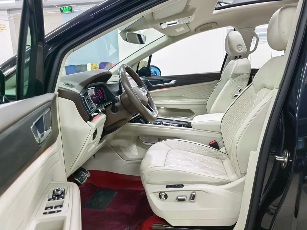 Volkswagen Weiran 2022 г. 64034 км. — фото 23