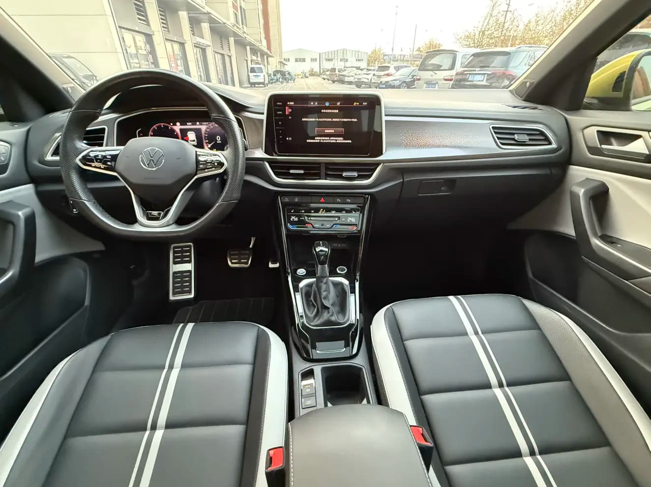 Volkswagen T-Roc 2023 г. 10000 км. — фото 7