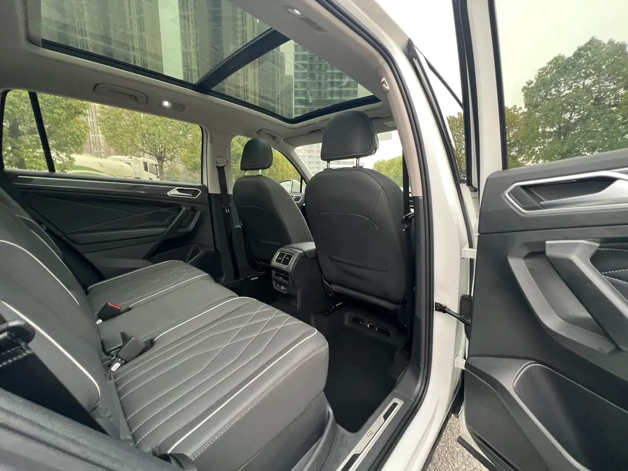 Volkswagen Tiguan L 2023 г. 36123 км. — фото 11