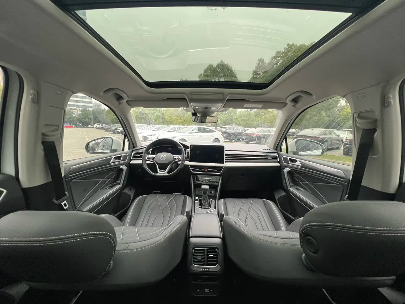 Volkswagen Tiguan L 2023 г. 36123 км. — фото 13