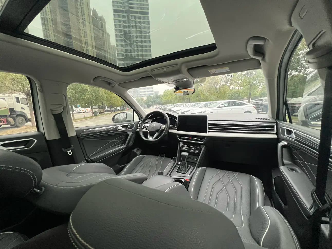 Volkswagen Tiguan L 2023 г. 36123 км. — фото 18