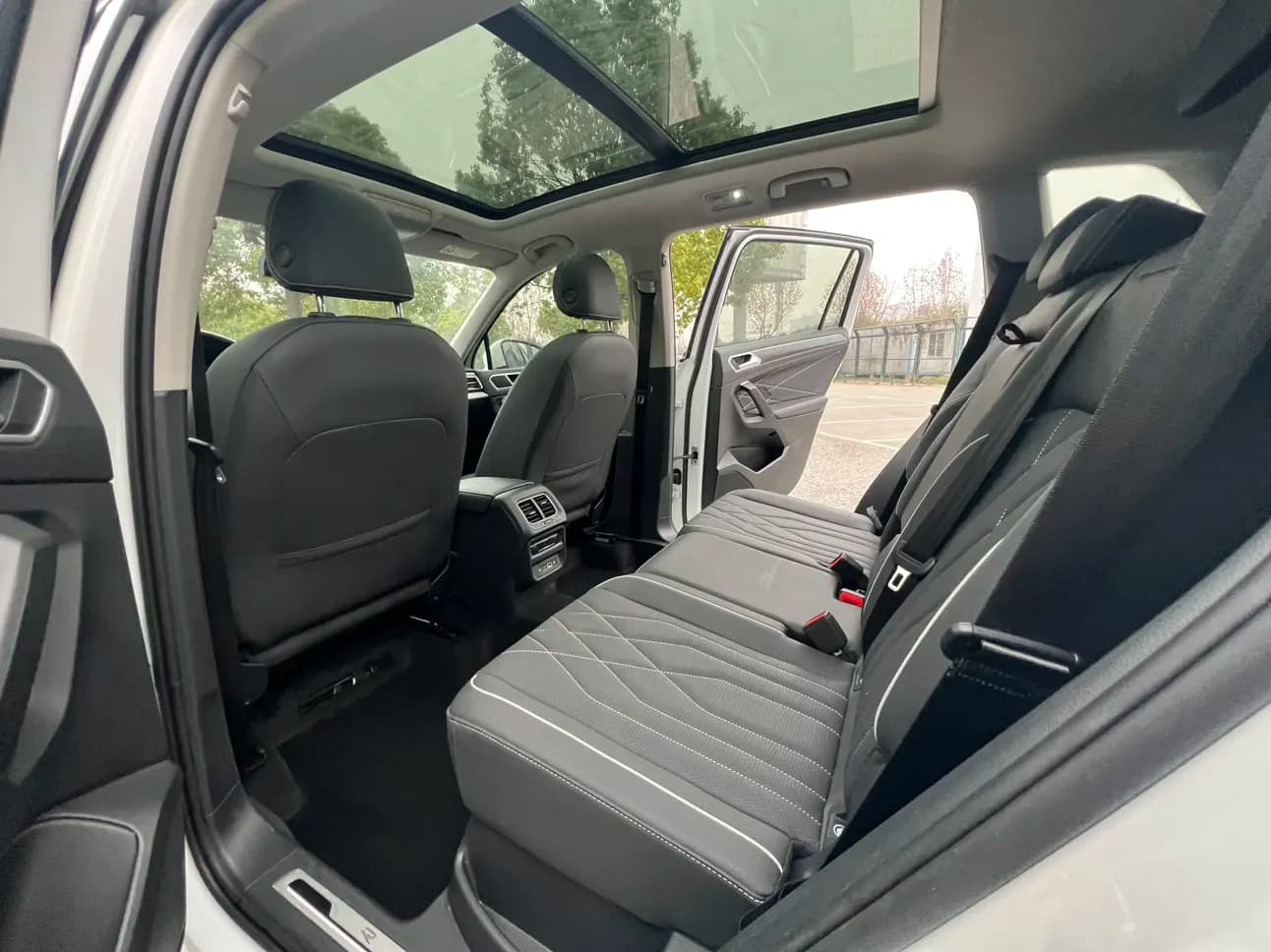 Volkswagen Tiguan L 2023 г. 36123 км. — фото 22